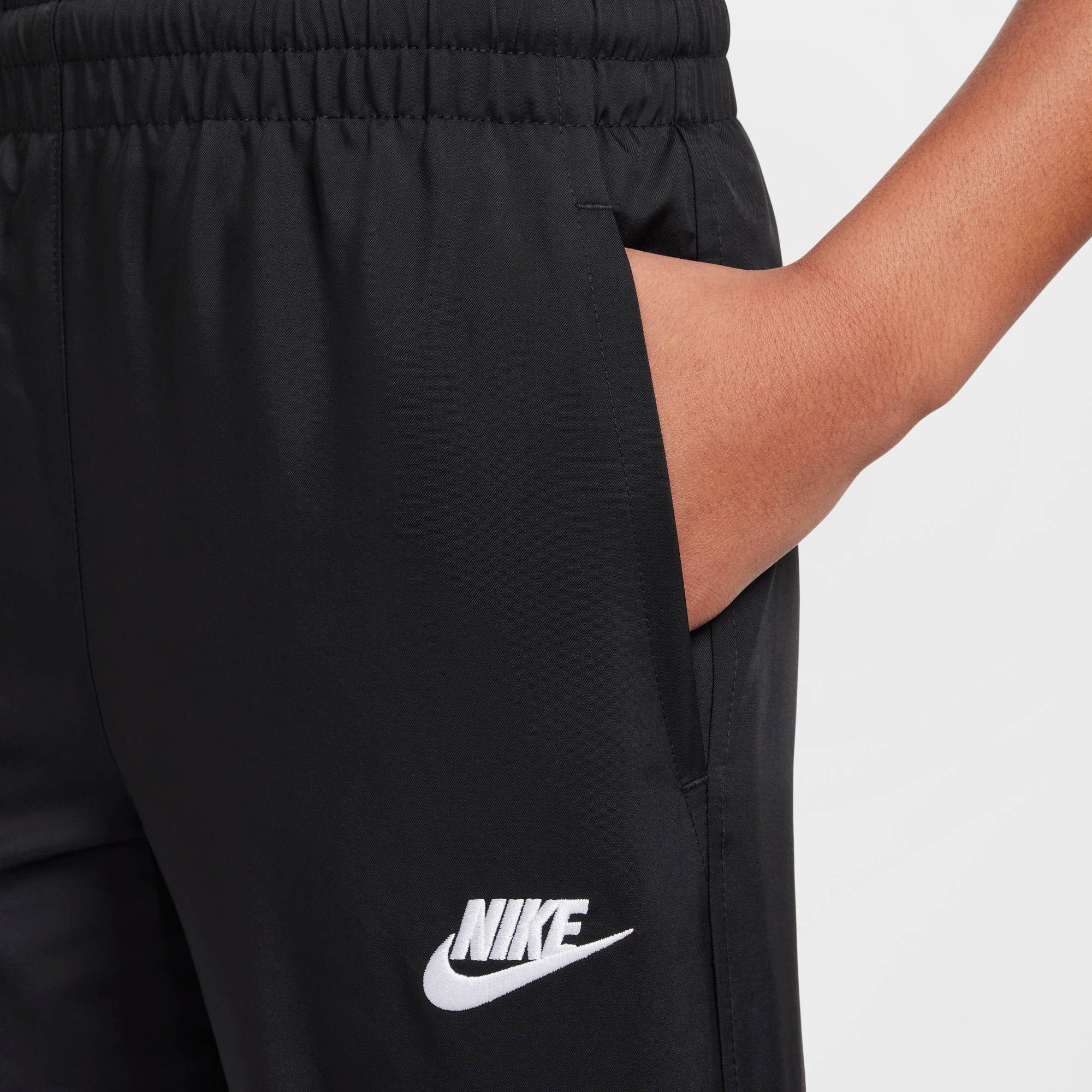 Nike Sportswear Sporthose K NSW CLUB WVN JGGR LBR aus Polyester, für Jugendliche, sportlicher Stil, leichtes Material