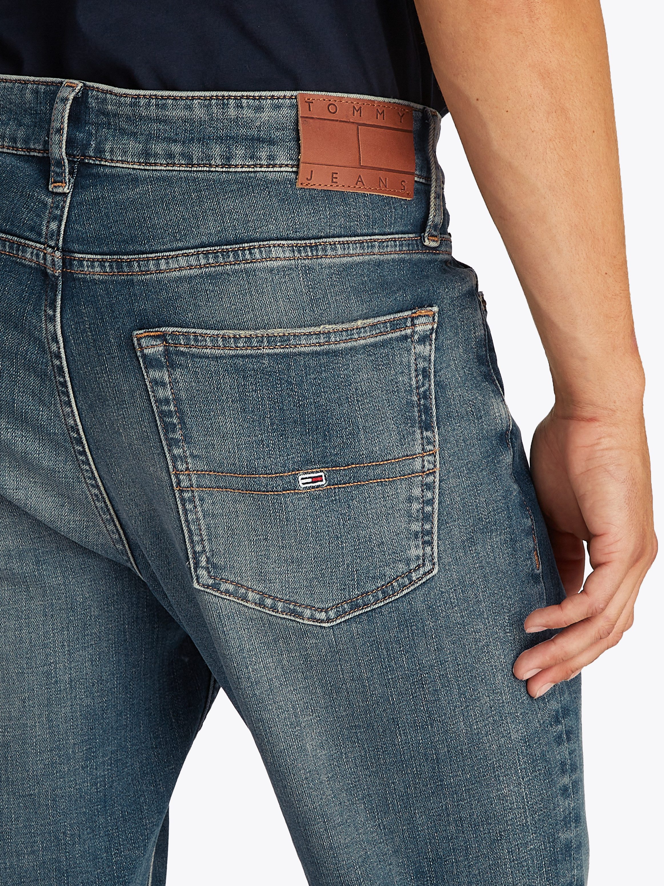 Tommy Jeans Slim-fit-Jeans Ryan Regular Slim Straight Slim‑Straight‑Jeans aus hochwertigem Denim regulärer Leibhöhe – Bild 4 von 5