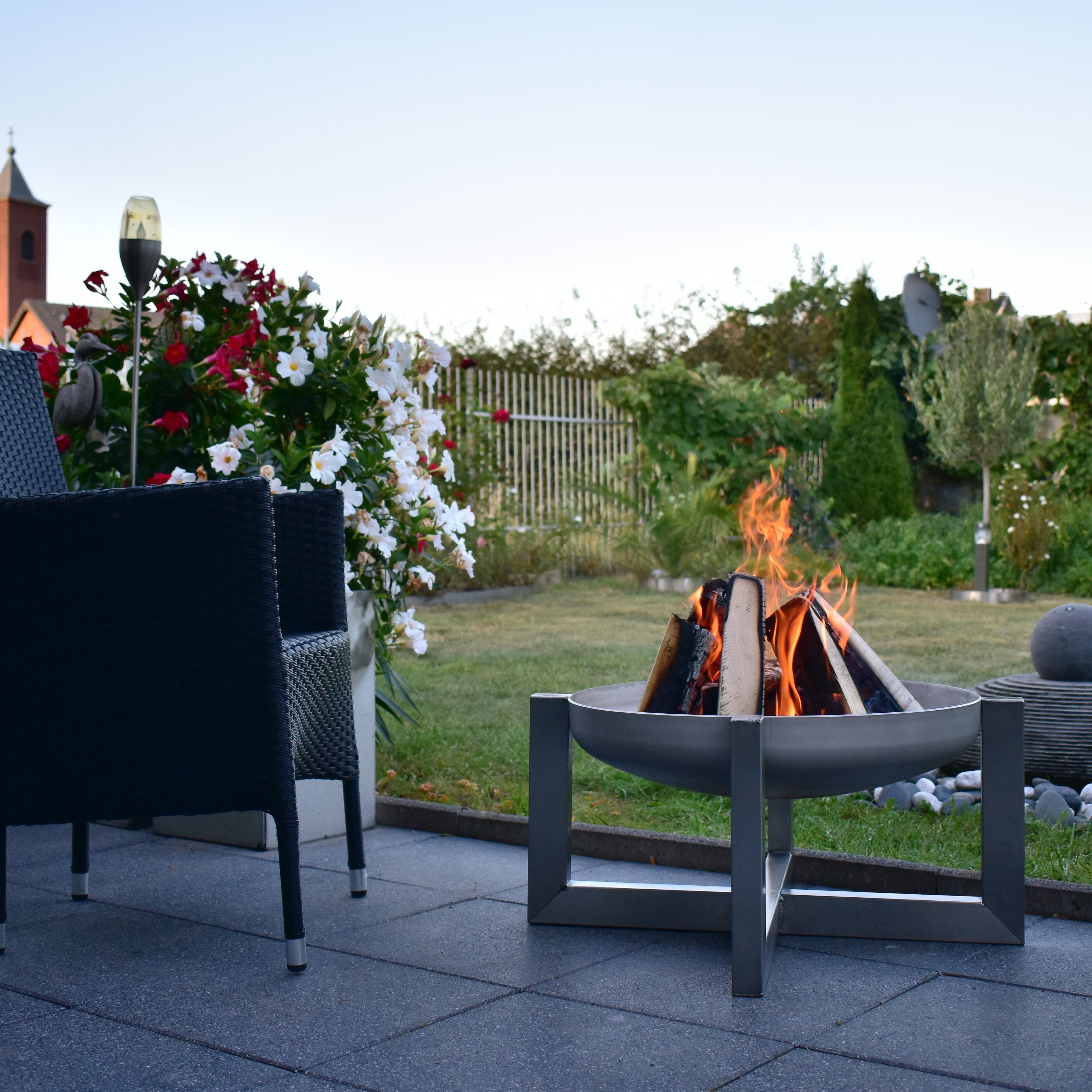 Stahlkunst Feuerschale Designer Edelstahl Feuerschale Exzentrik, (deutsche Wertarbeit), aus hochwertigem 3 mm V2A Edelstahl