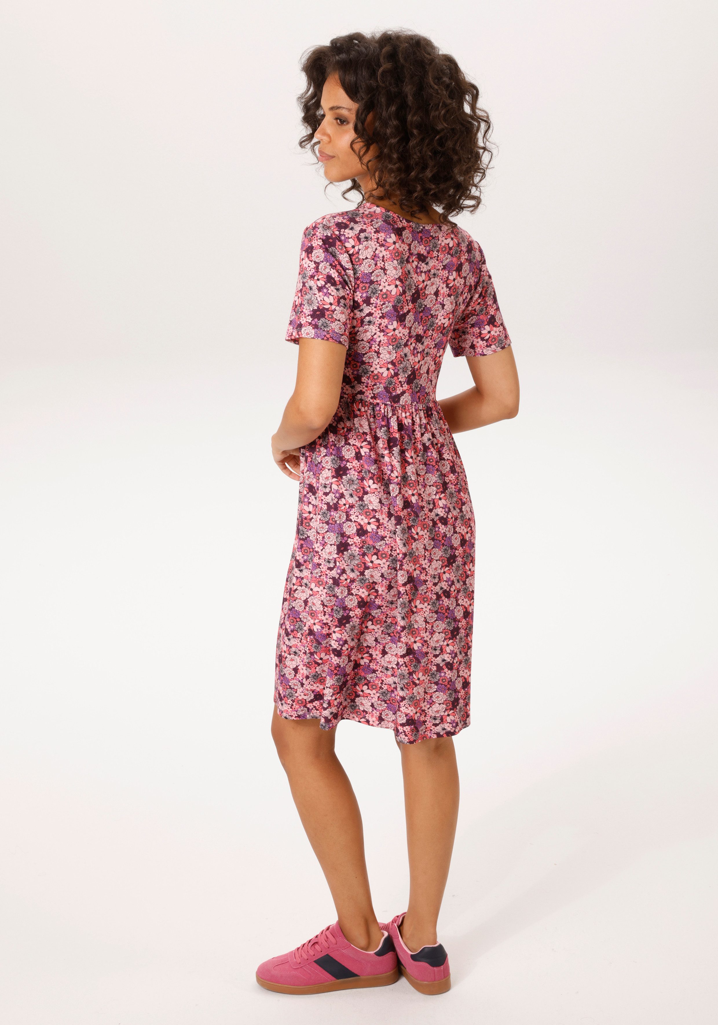 Aniston CASUAL Sommerkleid allover mit grafischen Blüten bedruckt - NEUE KO günstig online kaufen