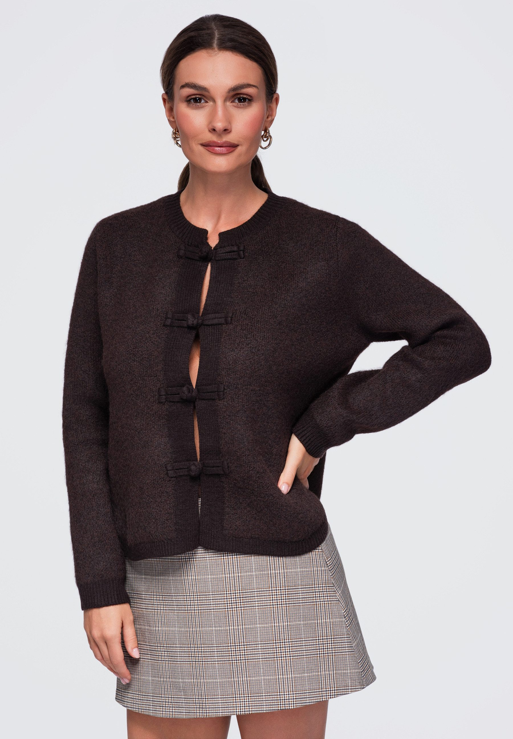 OMBRE Cardigan Damen Strickpullover mit V-Ausschnitt und dekorativen Details Braun (kein Set, 1-tlg) in Unifarbe