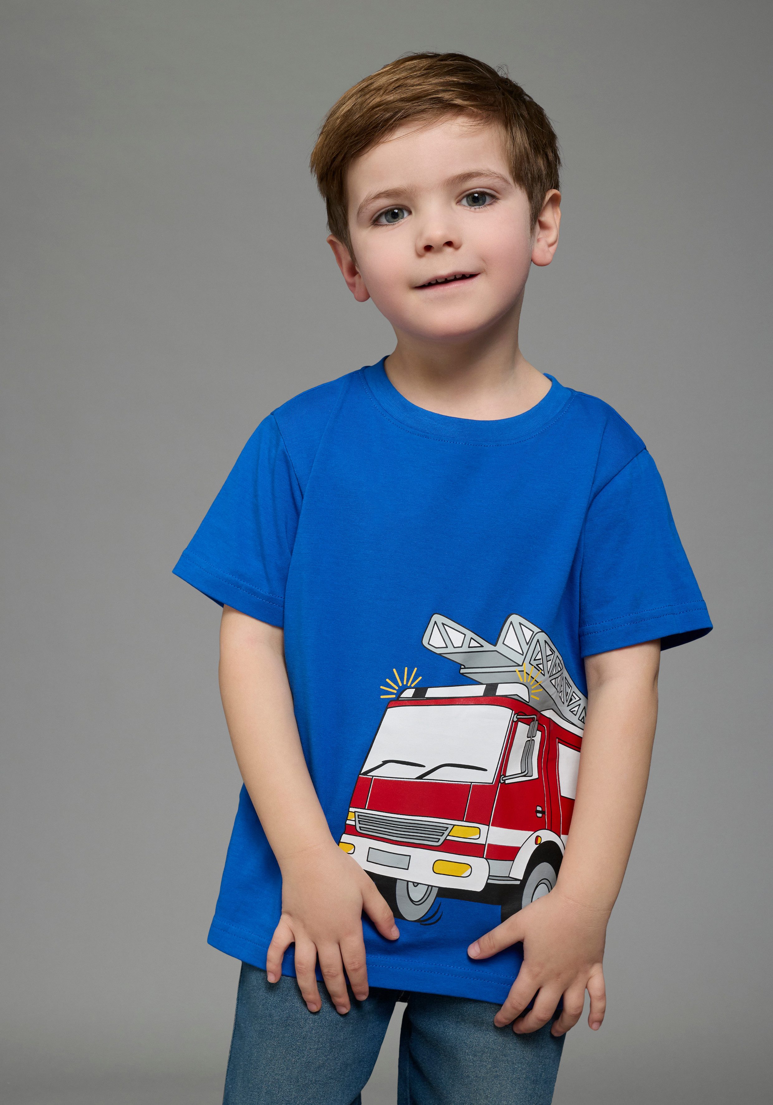 KIDSWORLD T-Shirt Cooles Shirt mit Feuerwehr Folienprint für Jungen, Kurzarm, mit Glitterdruck, Basic Passform