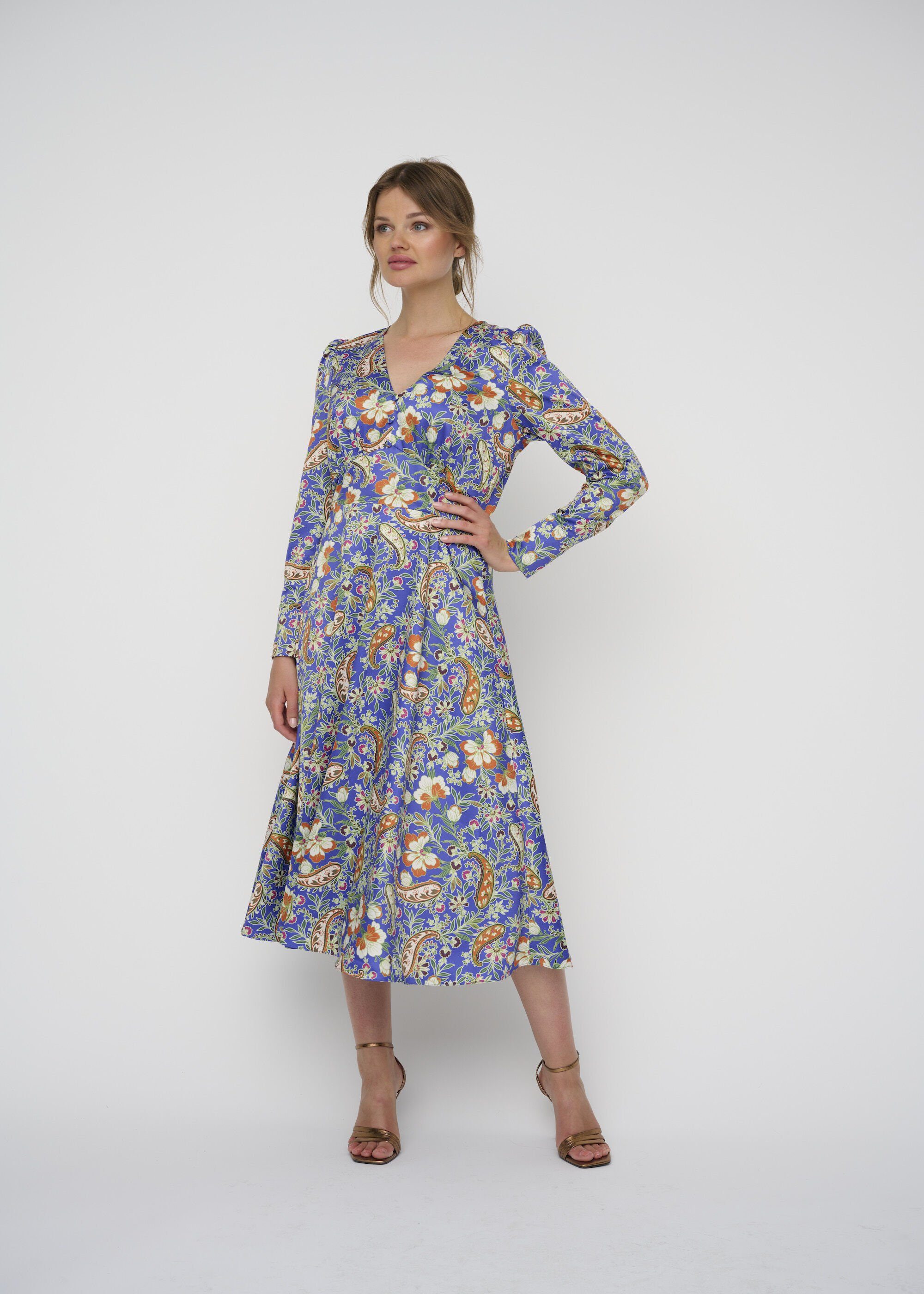 Kleo Abendkleid (1-tlg) in glänzendem Satin günstig online kaufen