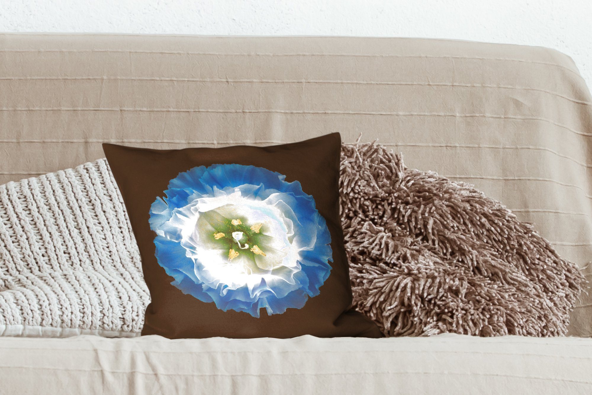 MuchoWow für Hintergrund, Blume mit Nahaufnahme Zierkissen Deko, Schlafzimmer, Füllung schwarzem auf Wohzimmer, blauen Sofakissen Eine einer Dekokissen