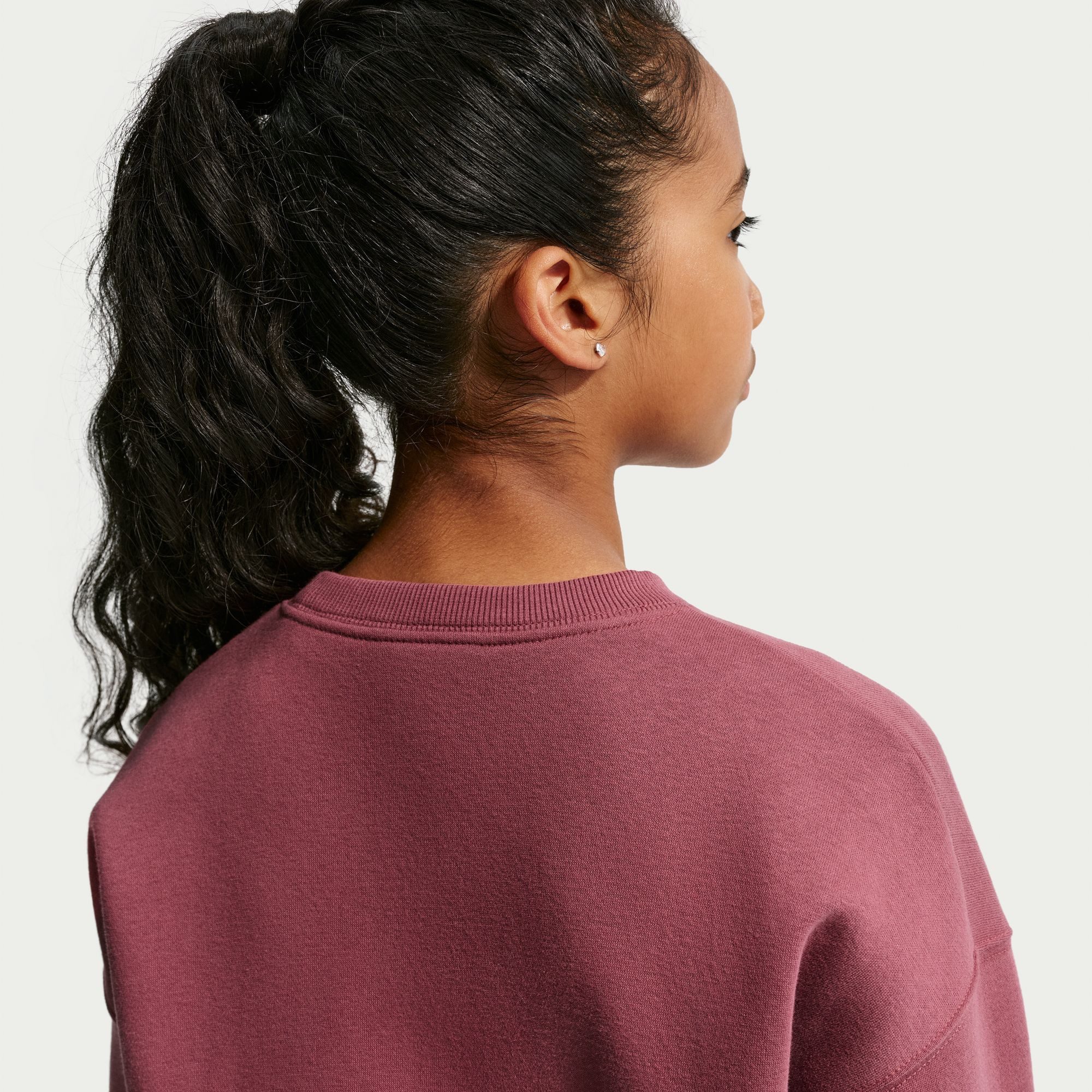 Nike Sportswear Sweatshirt G NSW STUDIO FLC BXY OS LBR Langarm-Design, mit Rundhalsausschnitt, aus Baumwolle und Polyester