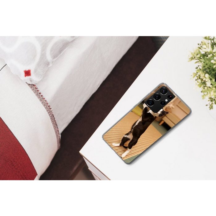 MuchoWow Handyhülle Katze - Wohnzimmer - Schwarz Phone Case Handyhülle Samsung Galaxy S21 Ultra Silikon Schutzhülle