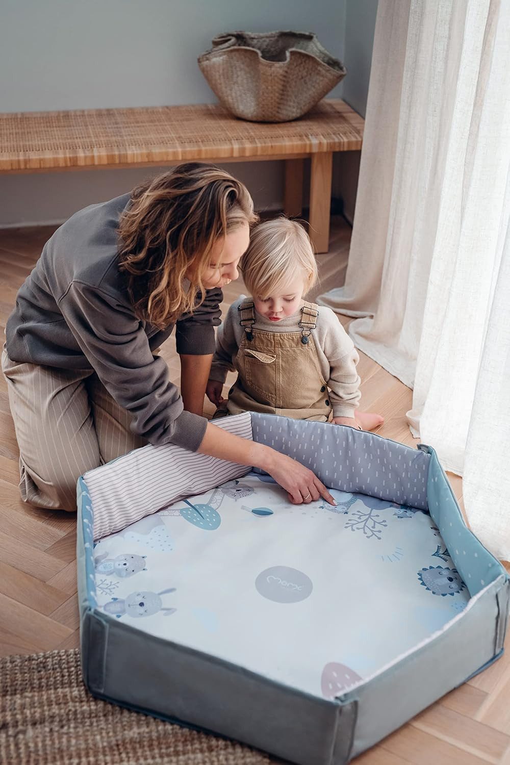 MoMi Spielmatte Pastel, 2-in-1 Spielmatte mit Bällebad, 30 Bälle inklusive