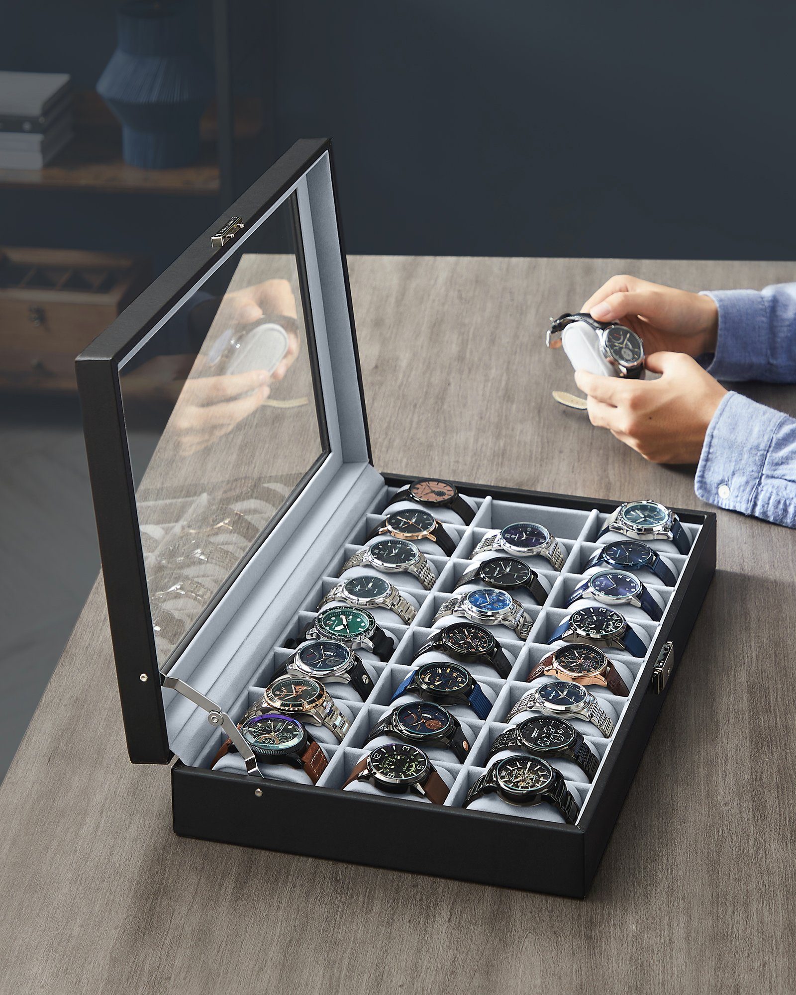 SONGMICS Uhrenbox abschließbarer Uhrenkasten, Uhrenkoffer, Organizer, 29,5 x 43 x 8 cm, mit 24 Fächern, Glasdeckel, PU-Bezug in Schwarz, Samtfutter in Grau