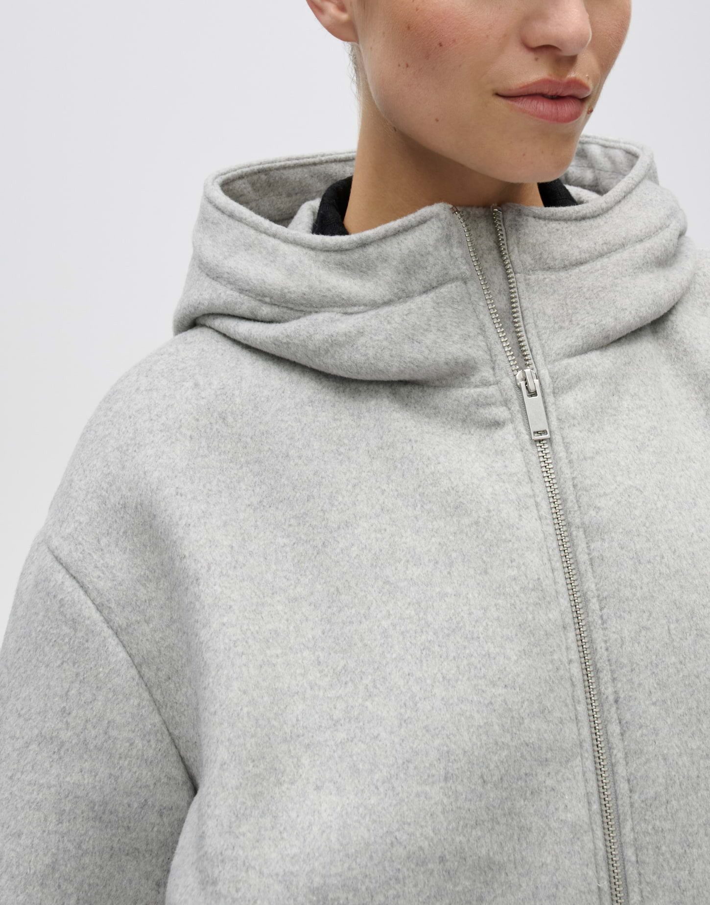 OPUS Wolljacke Halenso aus fließender Webware Verkürzte O-Form mit Kapuze und voluminösem Ballonsaum – Bild 4 von 5