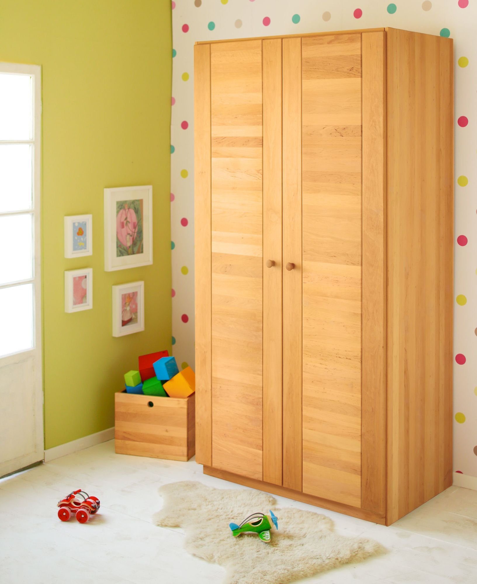 BioKinder - Das gesunde Kinderzimmer Kleiderschrank »Kai« 2-türig mit  flexibler Kleiderstange, 4 flexiblen und 1 festem Einlegeboden