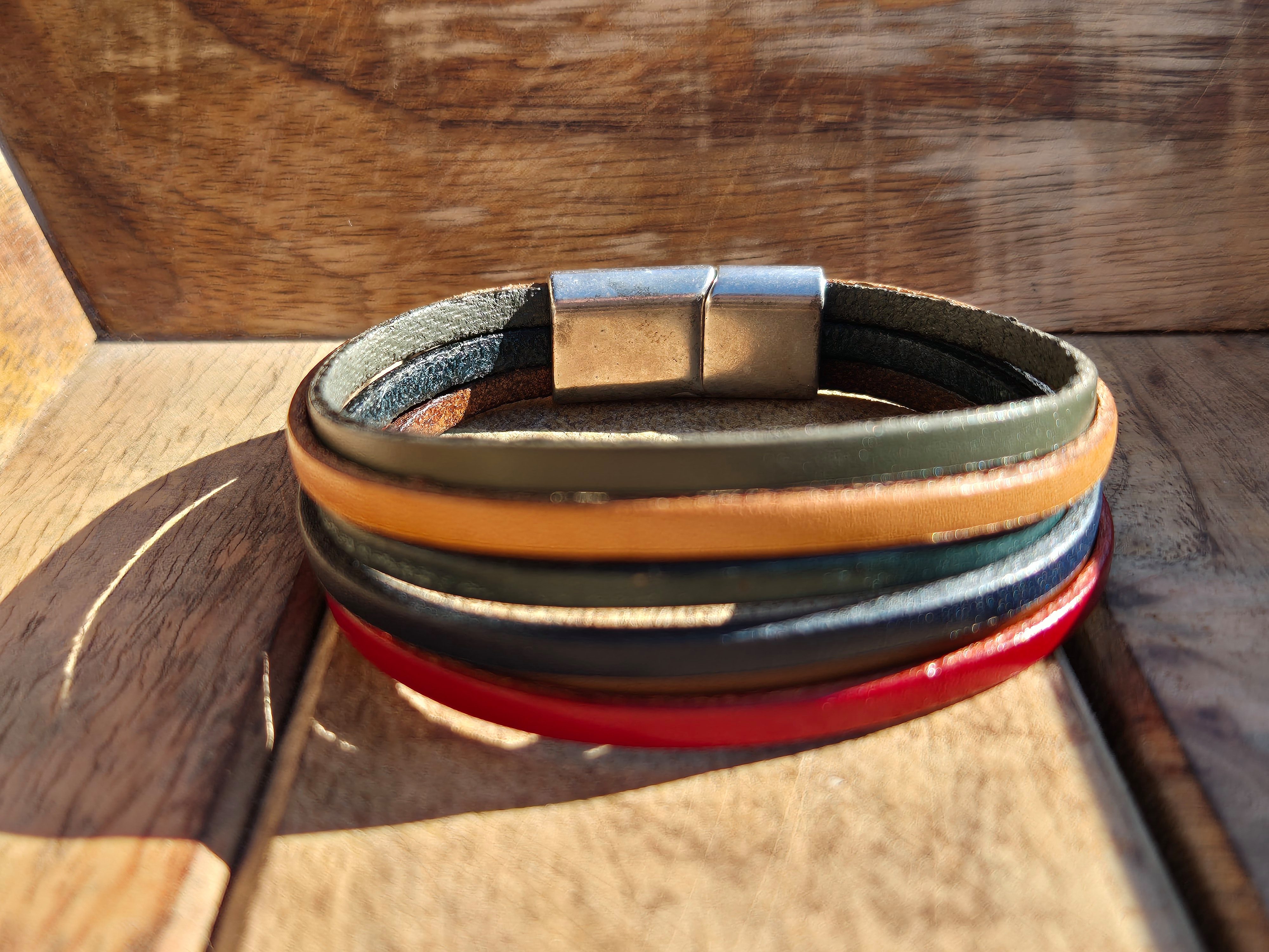 NAHLE Lederarmband Leder Armband Bunt (1-tlg., inklusive Schmuckbox), aus Leder, mit Magnetverschluss für ein sicheres verschließen – Bild 4 von 5