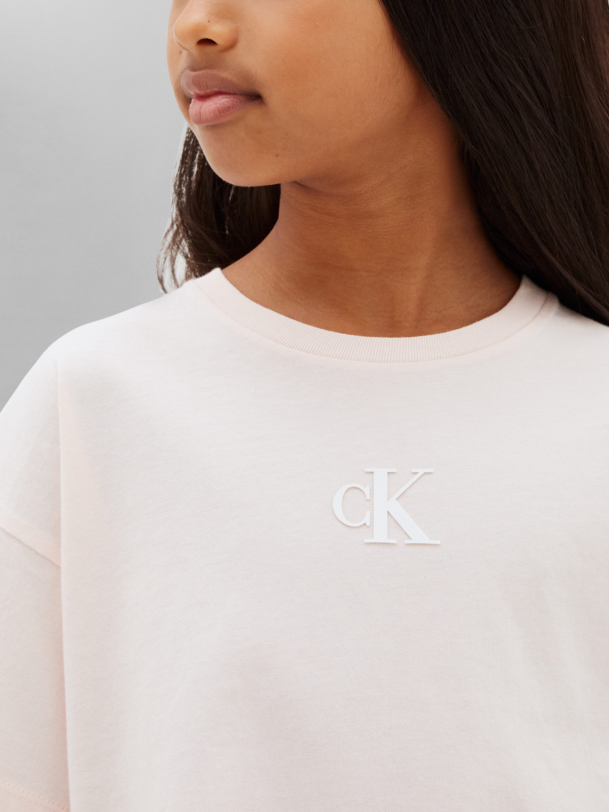Calvin Klein Jeans T-Shirt Rundhalsausschnitt, bequeme Passform, reine Baumwolle