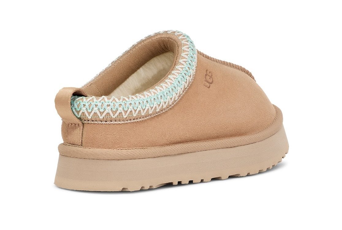 UGG K TAZZ Hausschuh Plateau Clog, Mule, Hausschuh mit modischer Zierborte