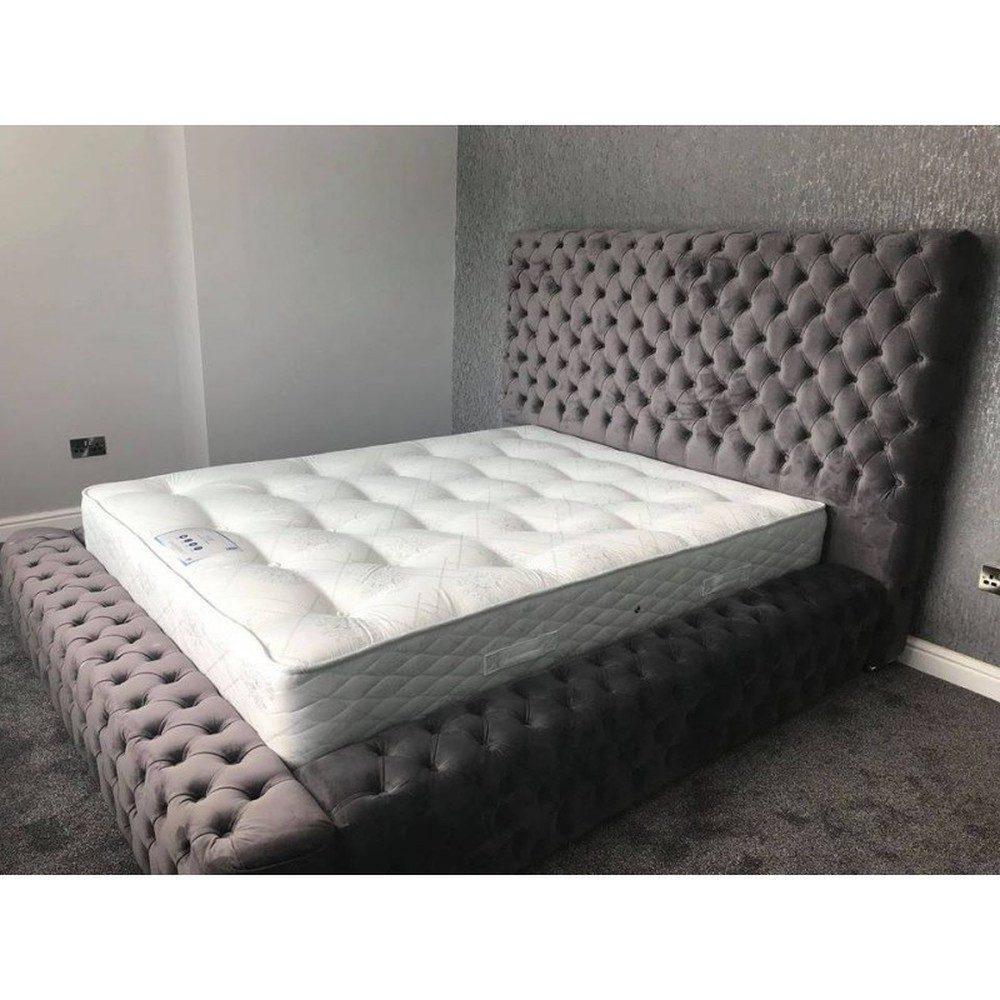 Polsterbett Graues Samt-Bett im Chesterfield-Design für elegantes Ambiente
