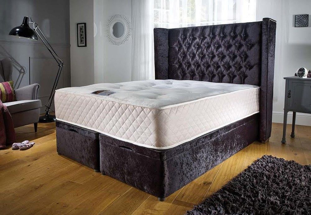 Polsterbett Chesterfield Designerbett aus Samt und Leder in elegantem Design