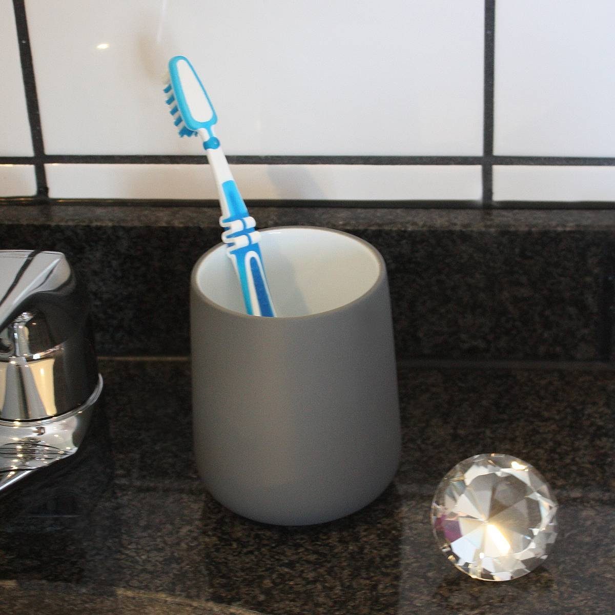 Zone Denmark Zahnputzbecher ZONE Zahnbürstenbecher NOVA mit Soft-Touch, grau, (Stück)