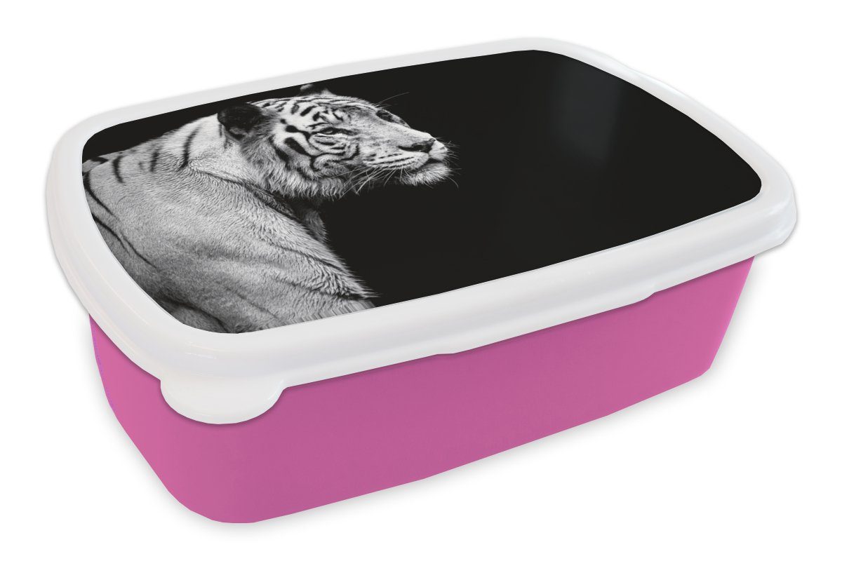 MuchoWow Lunchbox Studioaufnahme eines weißen Tigers auf schwarzem Hintergrund, Kunststoff, (2-tlg), Brotbox für Erwachsene, Brotdose Kinder, Snackbox, Mädchen, Kunststoff rosa