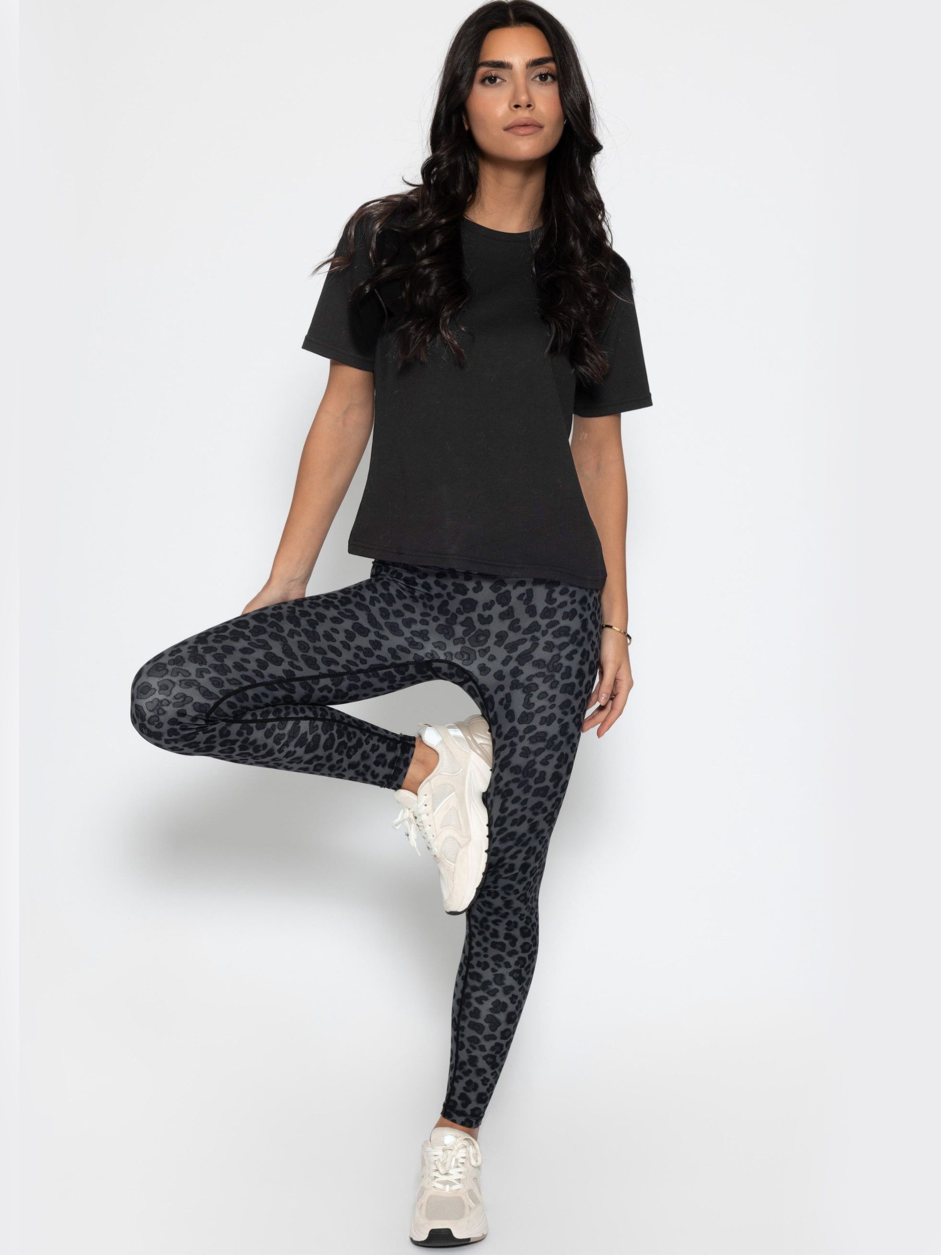 SASSYCLASSY Leggings High Waist Sportleggings mit Leo-Print für Damen Softe Leggings mit elastischem Bund und verdeckter Gesäßstasche