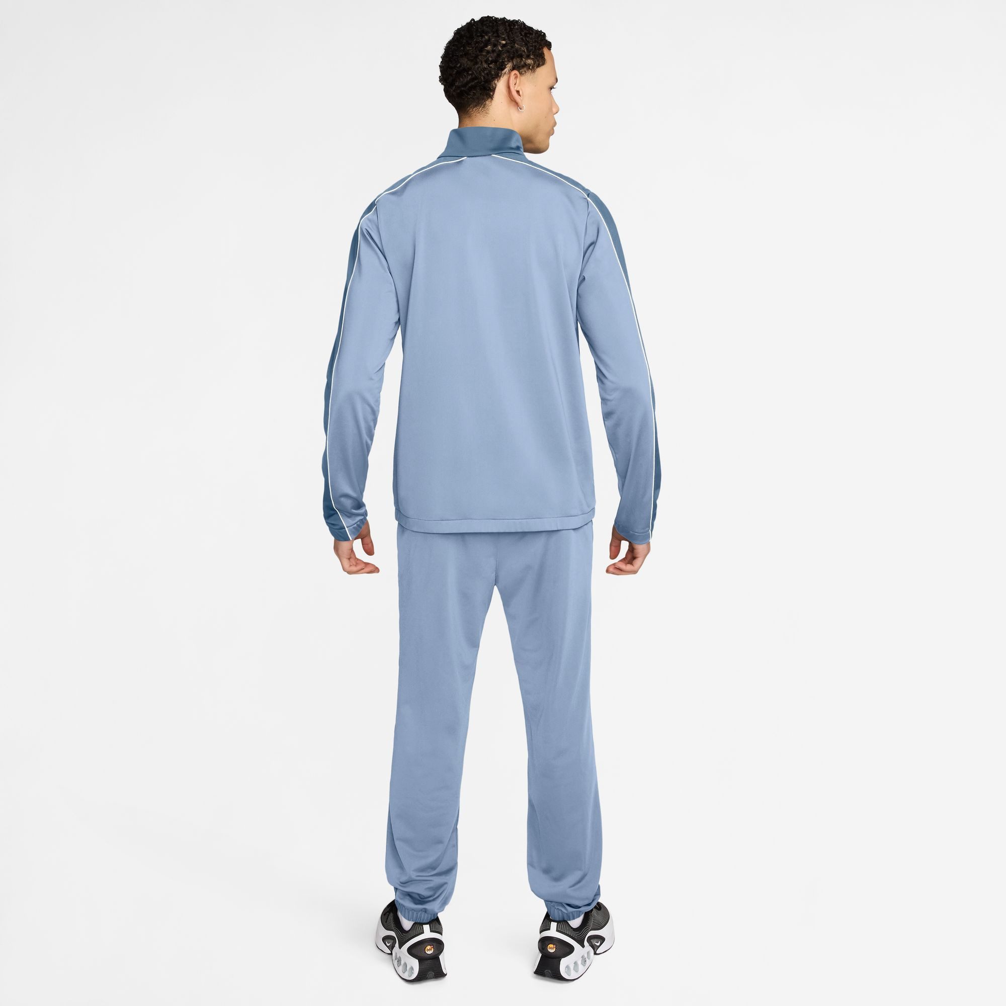 Nike Sportswear Trainingsanzug Nike Sportswear Club Men's Poly-Knit Tracksuit, mit leichtem Material, in Poly-Knit-Ausführung, aus Polyester
