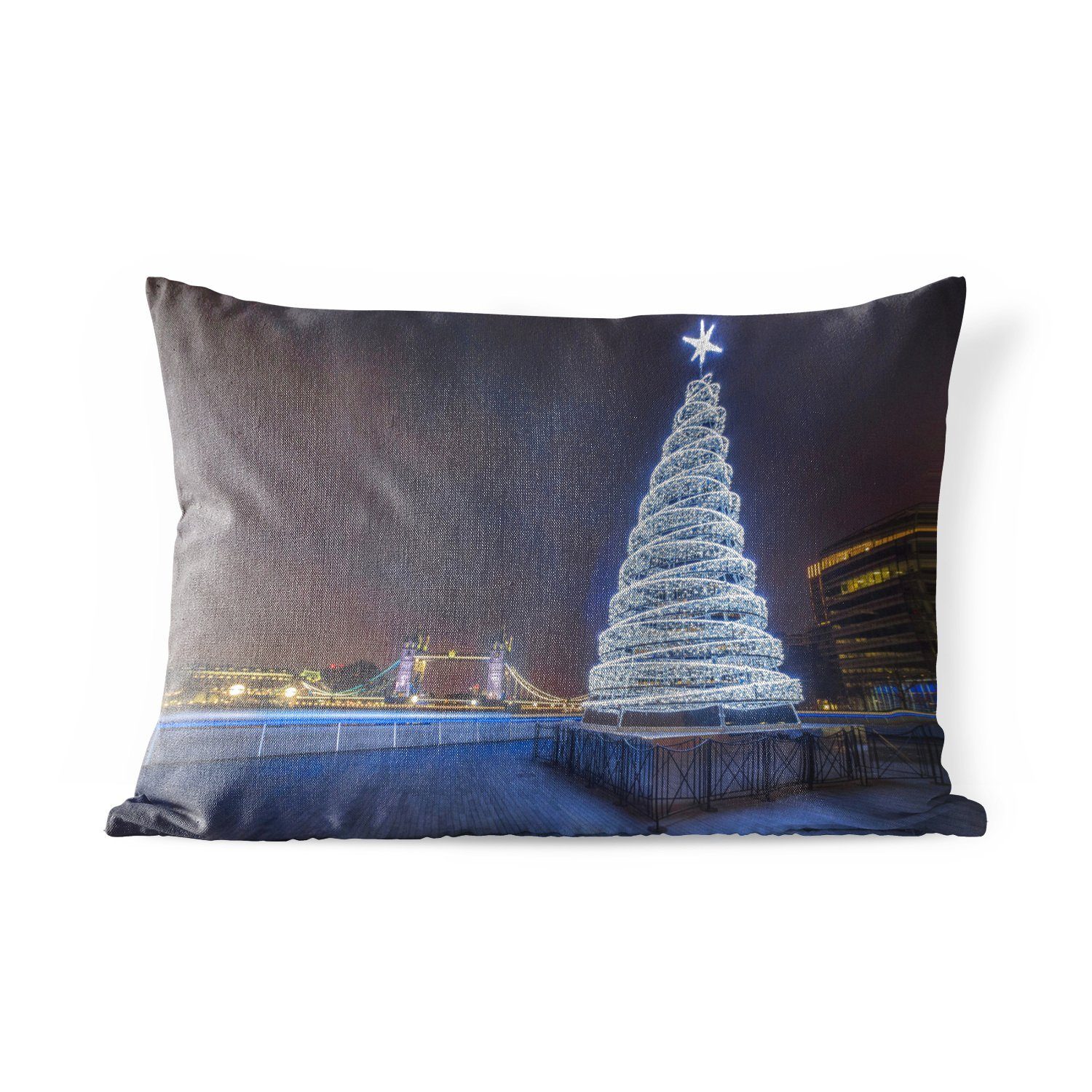 MuchoWow Dekokissen Ein beleuchteter Weihnachtsbaum an der Tower Bridge in England, Outdoor-Dekorationskissen, Polyester, Dekokissenbezug, Kissenhülle