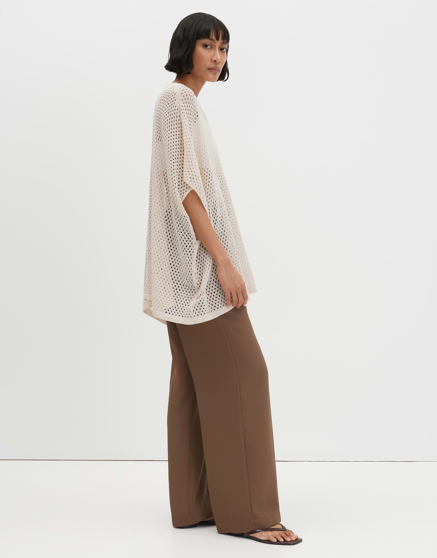 someday Poncho Beluni Cape in Crochet-Optik Locker fallend mit offenem Strickbild für lässige Looks – Bild 5 von 5