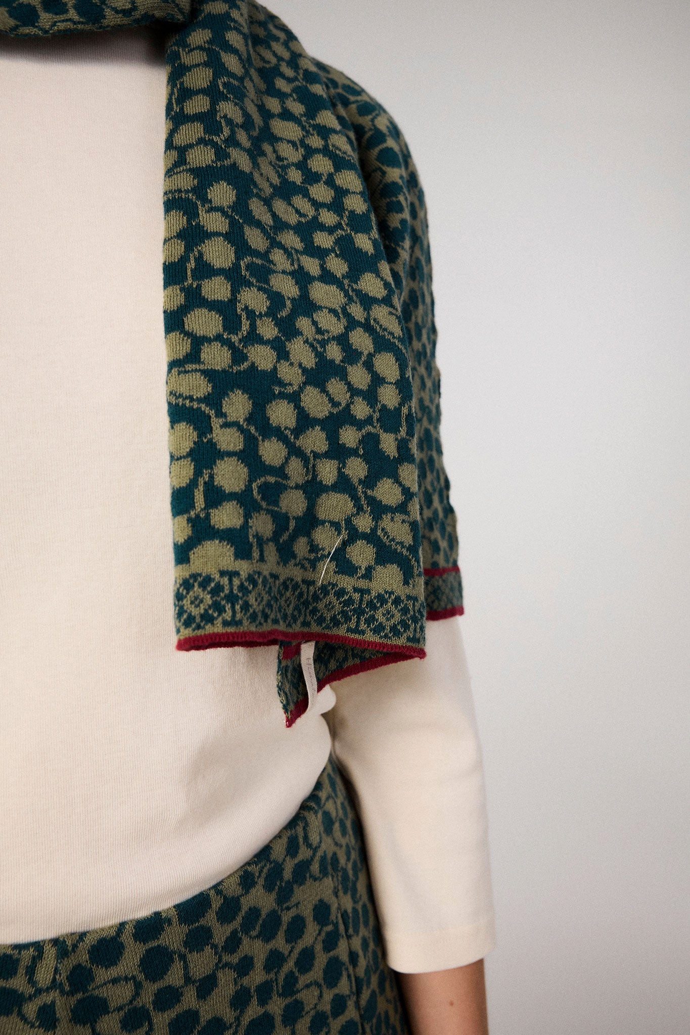 Himalaya Clothing Strickschal Damen mit abstraktem Tropfenmuster - Strickschal aus Bio-Baumwolle, Weicher Baumwoll Schal mit hohem Tragekomfort