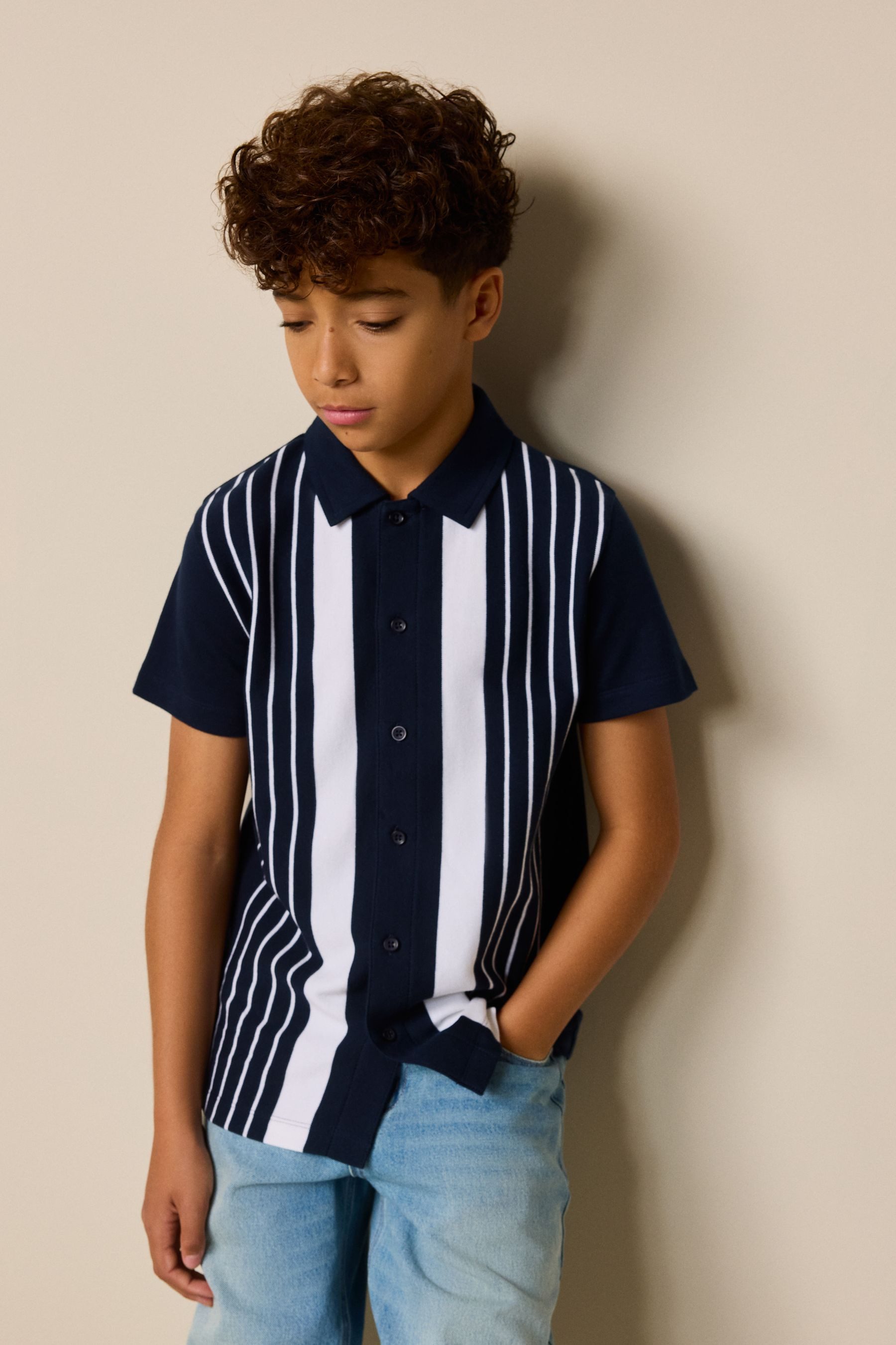 Next Shirt & Shorts Kurzärmeliges Jerseyhemd mit vertikalen Streifen (1-tlg)