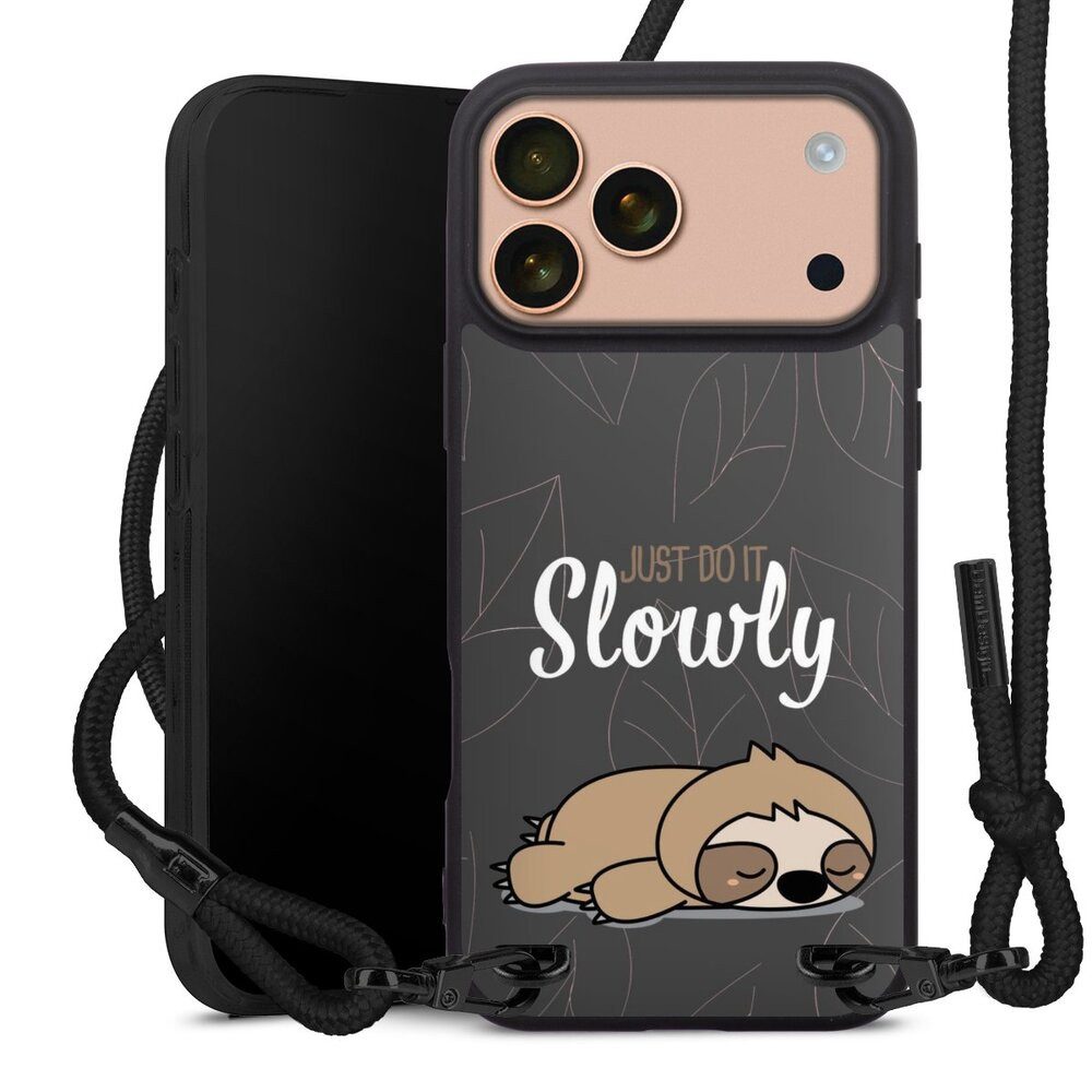 DeinDesign Handyhülle lazy sunday Sprüche Faultier Just Do It Slowly Sloth Grey, Apple iPhone 17 Pro Max Premium Handykette Hülle mit Band