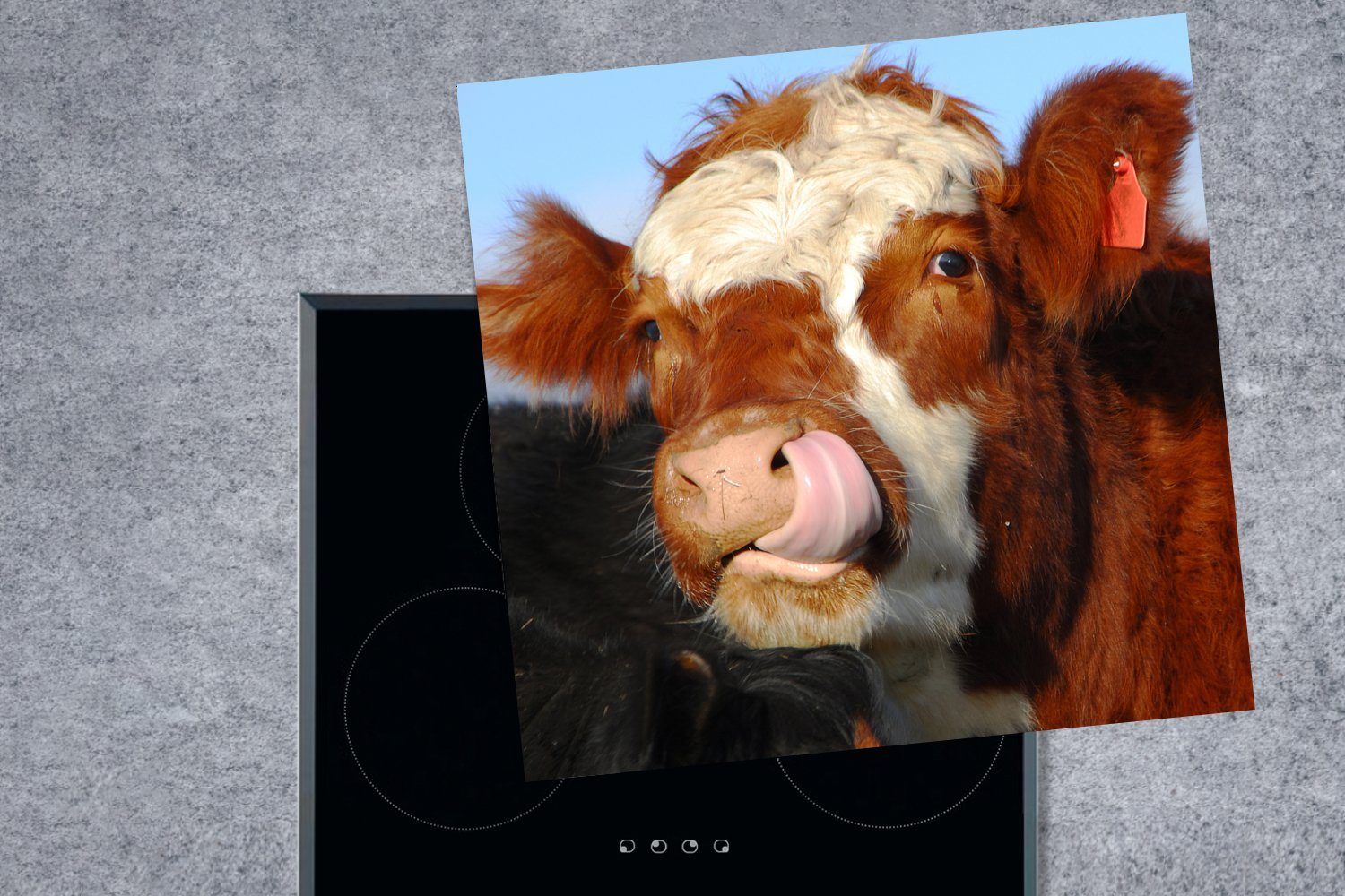 MuchoWow Herdblende-/Abdeckplatte Kuh Ceranfeldabdeckung, Zunge, Vinyl, cm, (1 für - Fell 78x78 Tier Arbeitsplatte küche - - tlg)
