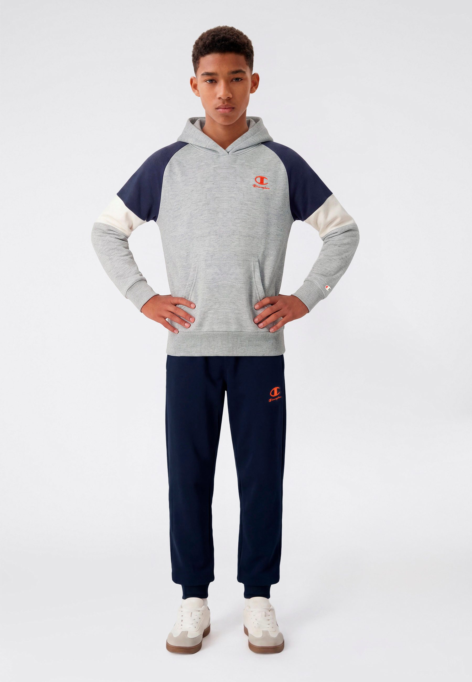 Champion Kapuzensweatshirt SPORTWEAR HOODIE Standard Fit mit Langarm-Design, aus Baumwolle und Polyester