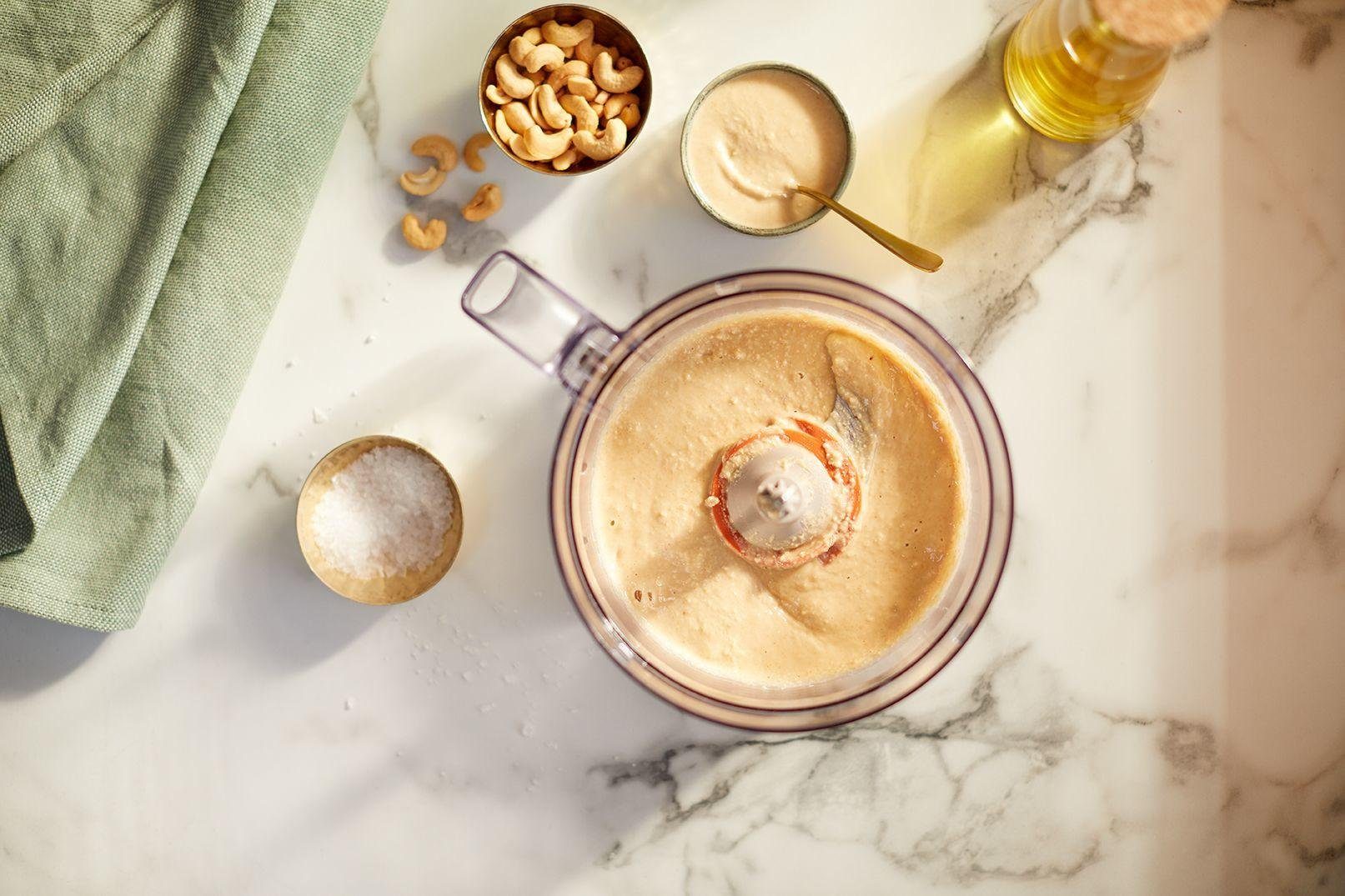 Philips Kompakt-Küchenmaschine, 700 W, 1,50 l Schüssel, 2 Geschwindigkeitsstufen, S-Messer, Emulgier-Werkzeug