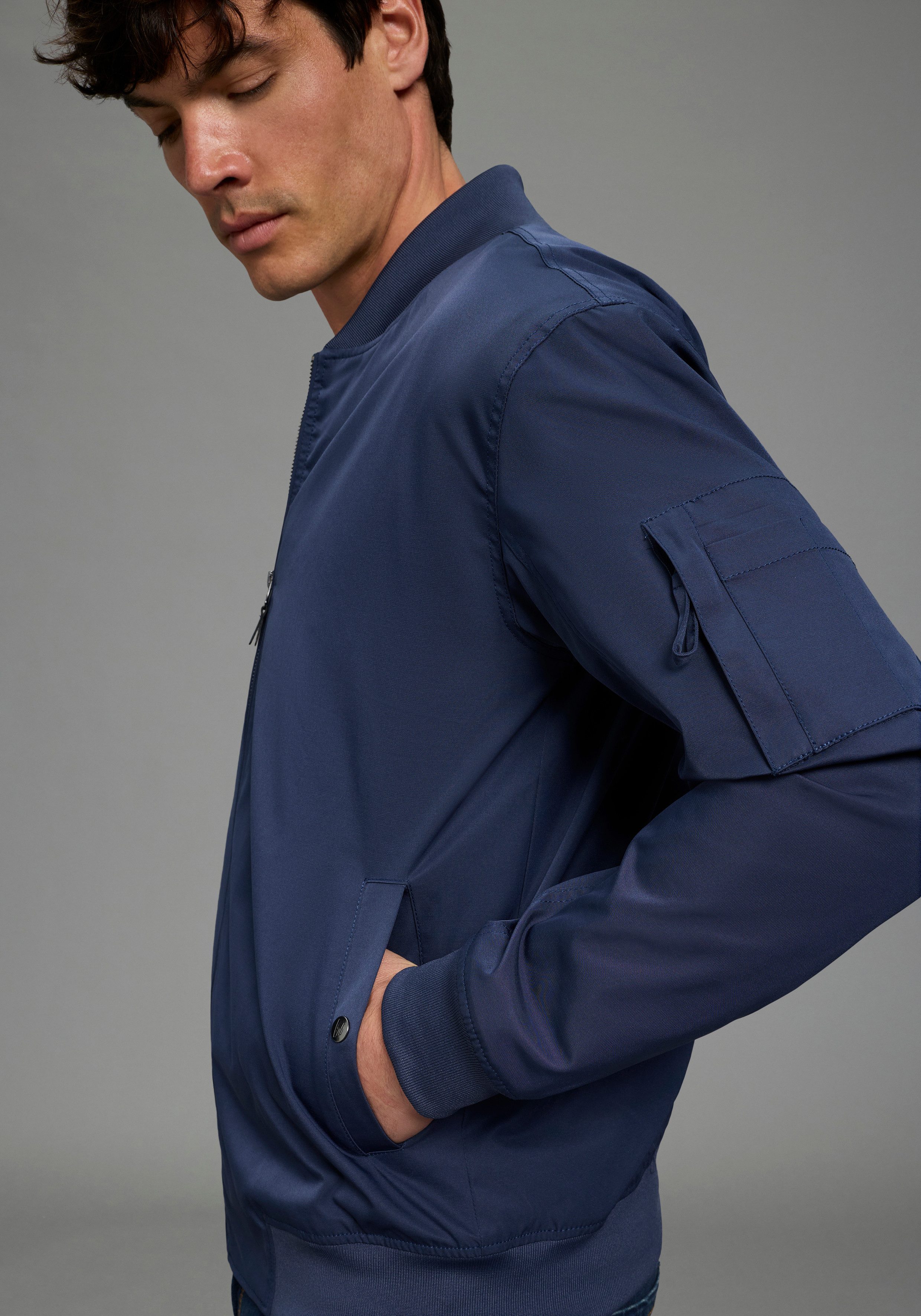 Bruno Banani Bomberjacke Blouson mit Stehkragen, leichte Übergangsjacke – Bild 3 von 5