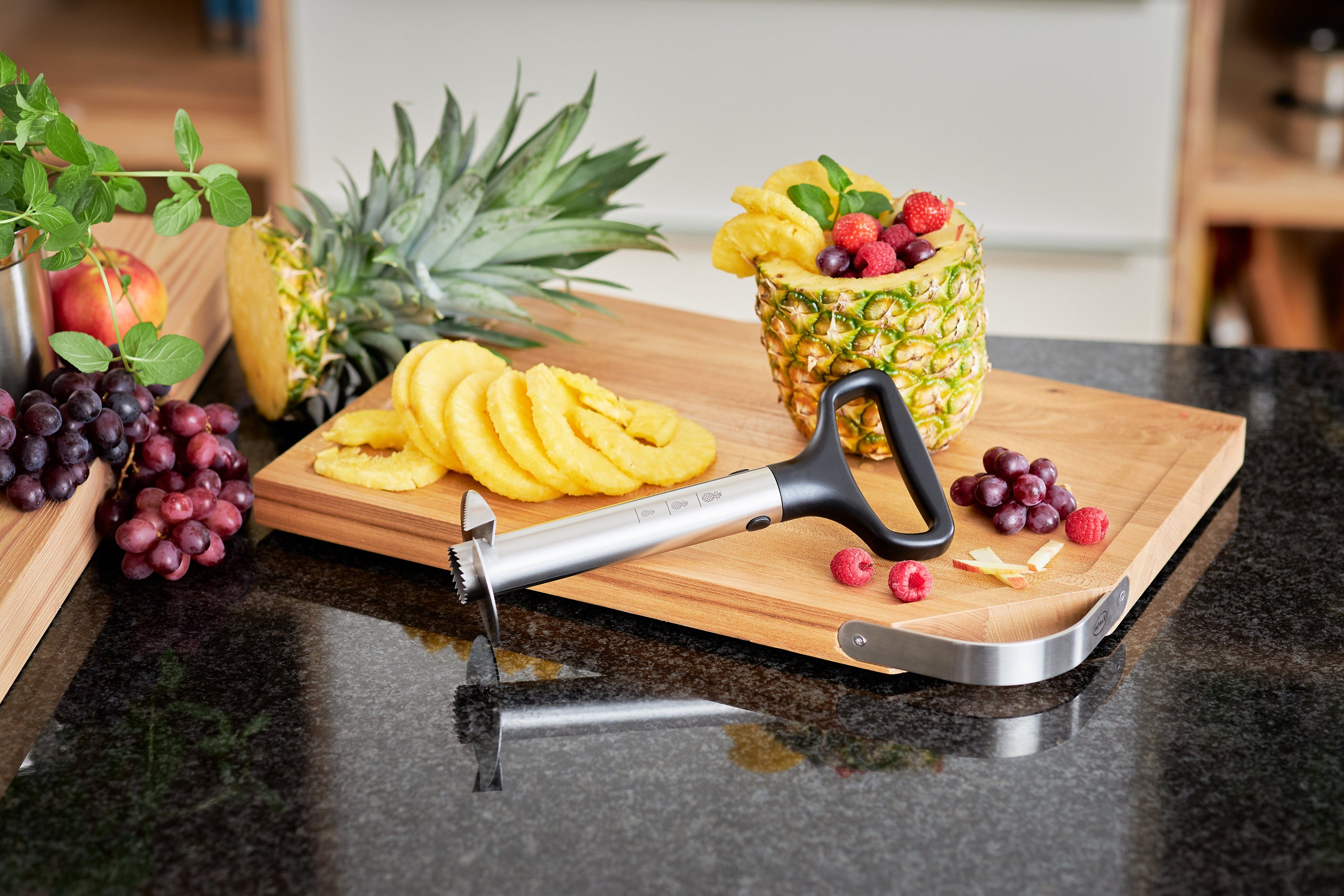 Ananasschäler Griff, mit Einschneidskala, Auswurfschlitz (1-tlg), RÖSLE ergonomischem Obstschneider,