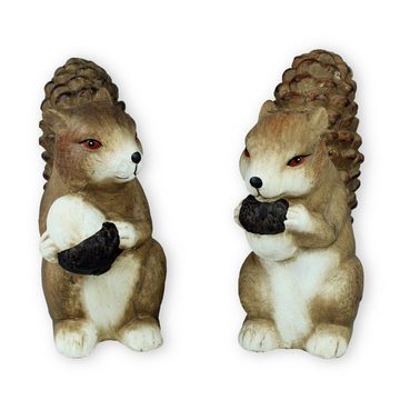 colourliving Tierfigur Eichhörnchen Figur Dekofigur Eichhörnchen Paar mit Nuss, Handbemalt, Keramikfigur, Lustige Wohnungsdekoration