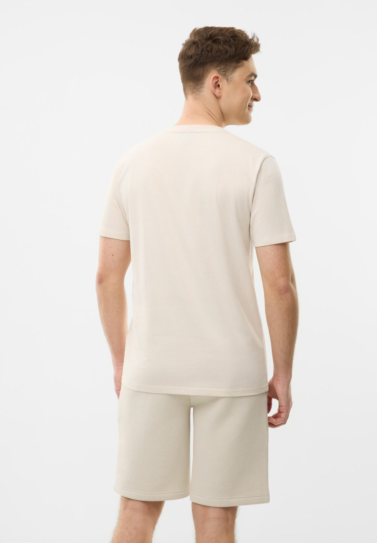 Bench. T-Shirt Bench Shirt Caceres