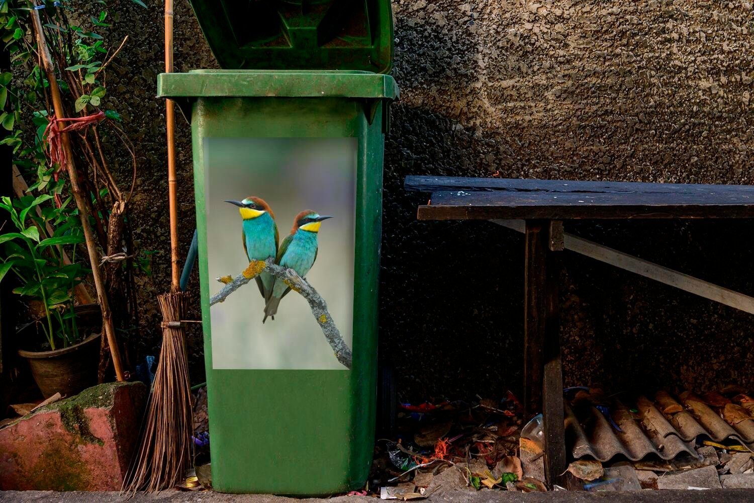 Zwei Mülleimer-aufkleber, St), (1 Sticker, Richtung MuchoWow blicken Wandsticker Abfalbehälter Mülltonne, niedliche in Bienenfresser eine Container, andere