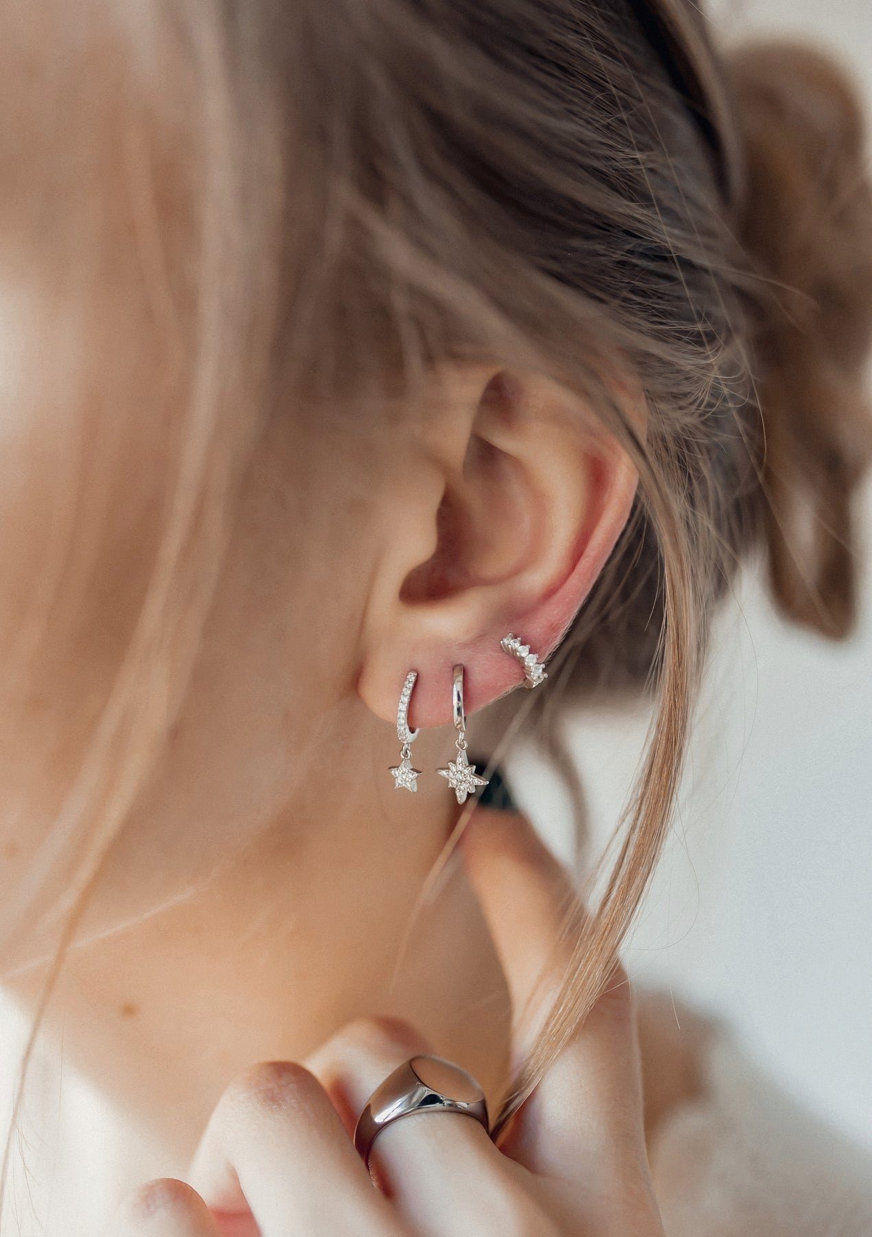 Hey Happiness Ohrring-Set Kristall Sterne, 6er 925 Silber Damenset, Layer Nord Stern Creolen & kleine Helix Huggies, Geschenk Idee