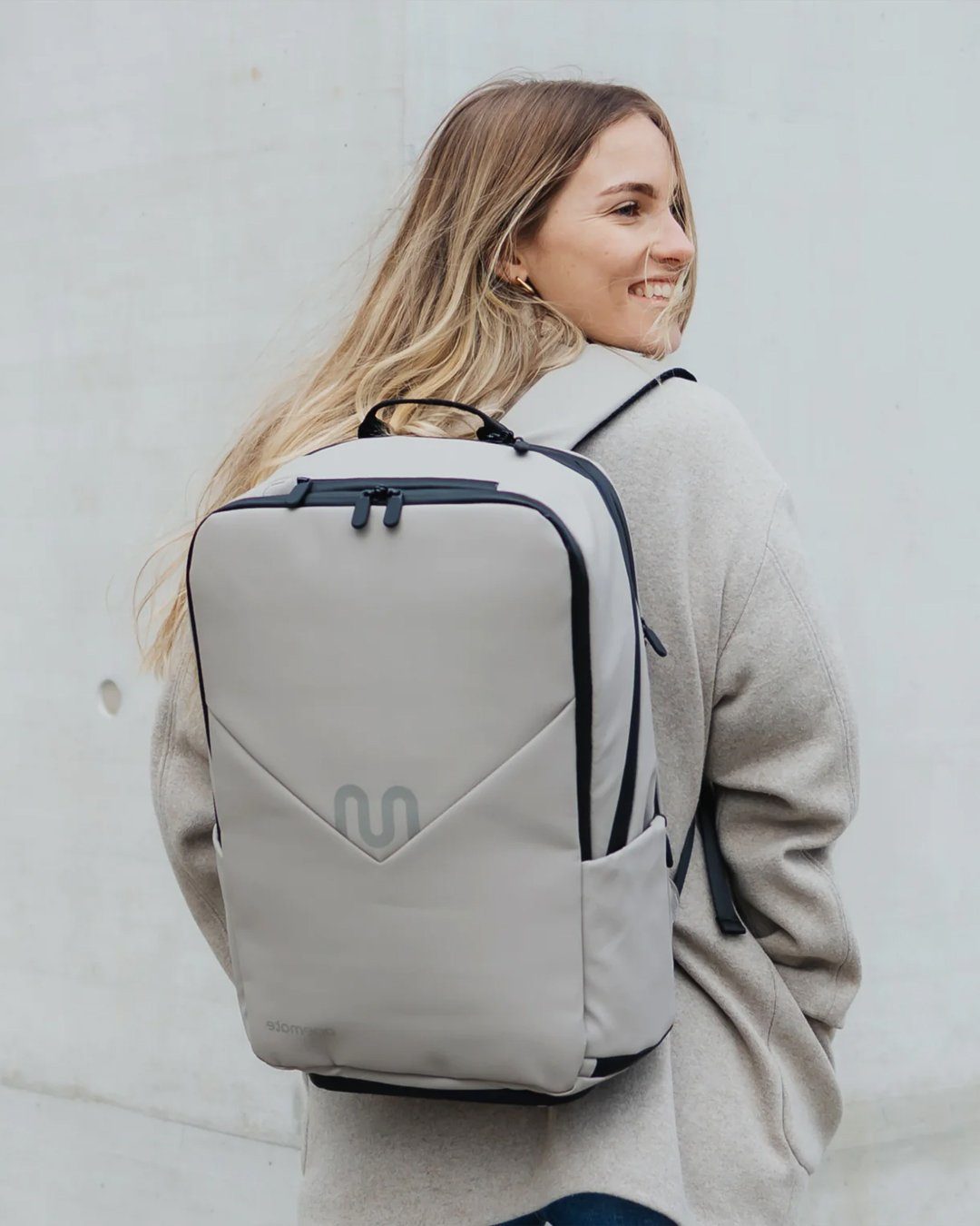 onemate Rucksack Backpack Pro / grau-beige (1-tlg), Diebstahlsicher, 22L erweiterbar auf 30 L
