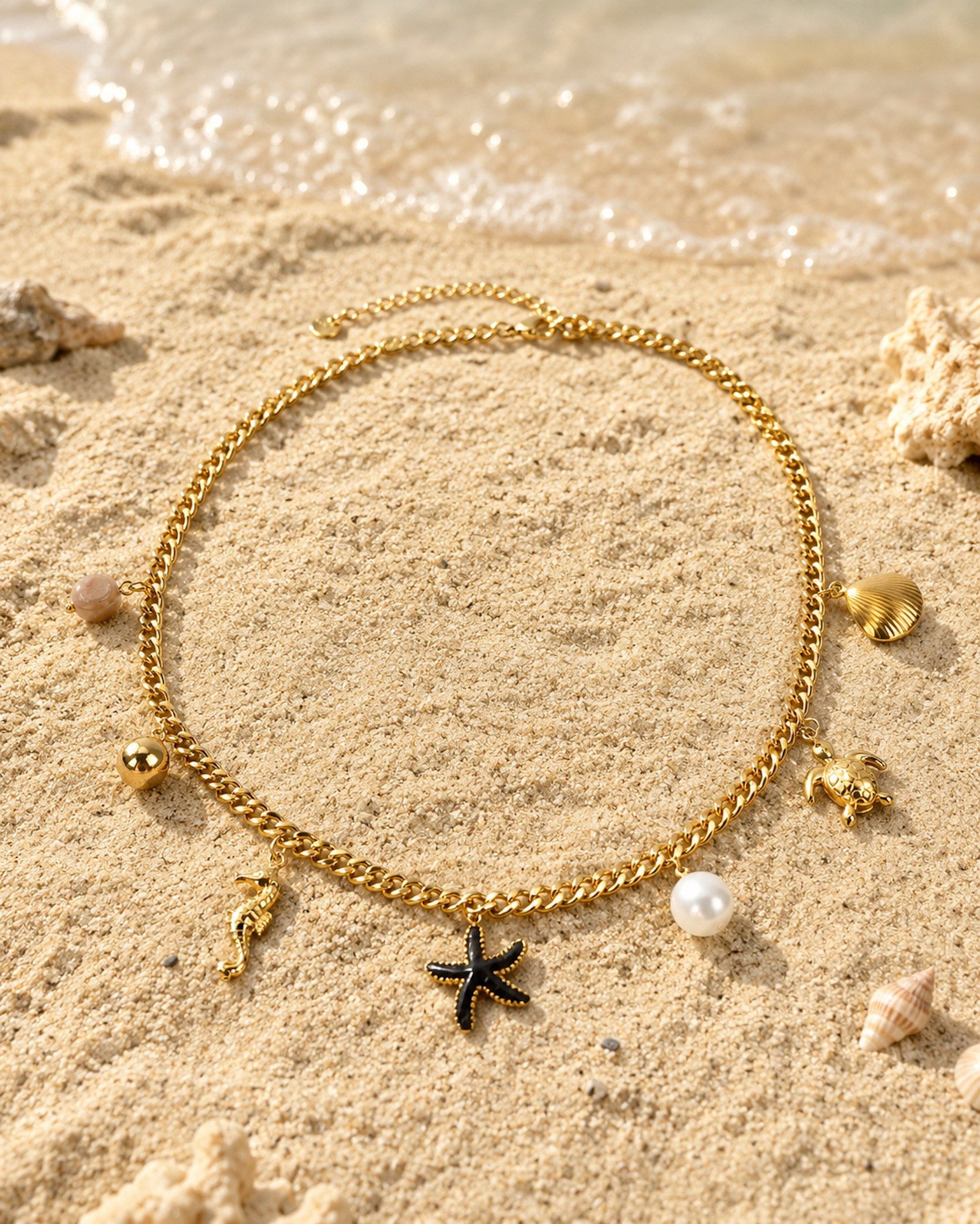 Ella Jonte Edelstahlkette, maritime Boho Halskette - goldfarben mit vielen Anhängern