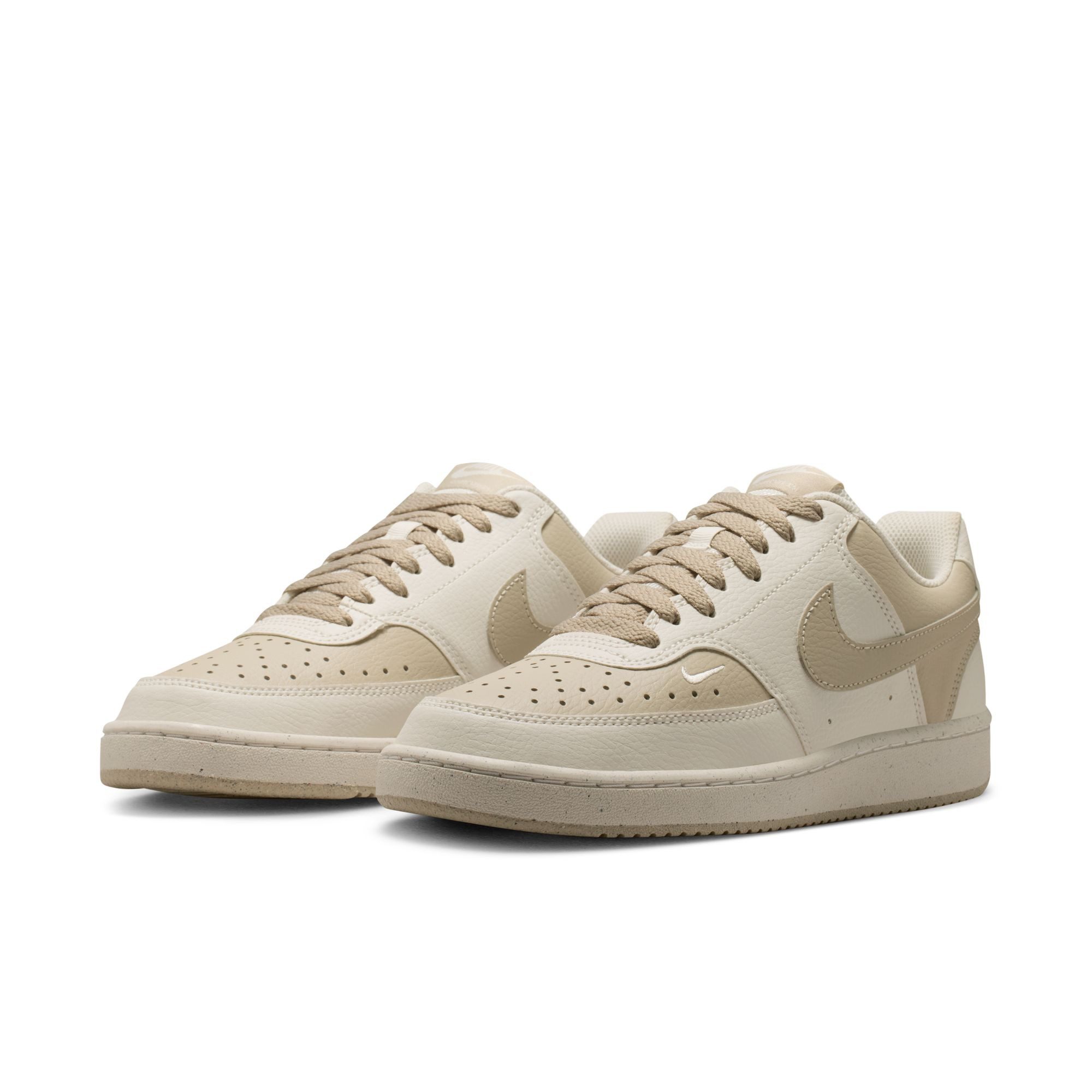 Nike Sportswear Court Vision Low Next Nature Sneaker inspiriert vom Design des Nike Air Force