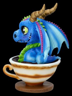 Figuren Shop GmbH Fantasy-Figur Drachenfigur in Tasse - Tee mit Tom - lustiger Drache Dekofigur