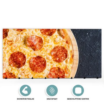 Primedeco Garderobenpaneel Magnetwand und Memoboard aus Glas Frische Pizza