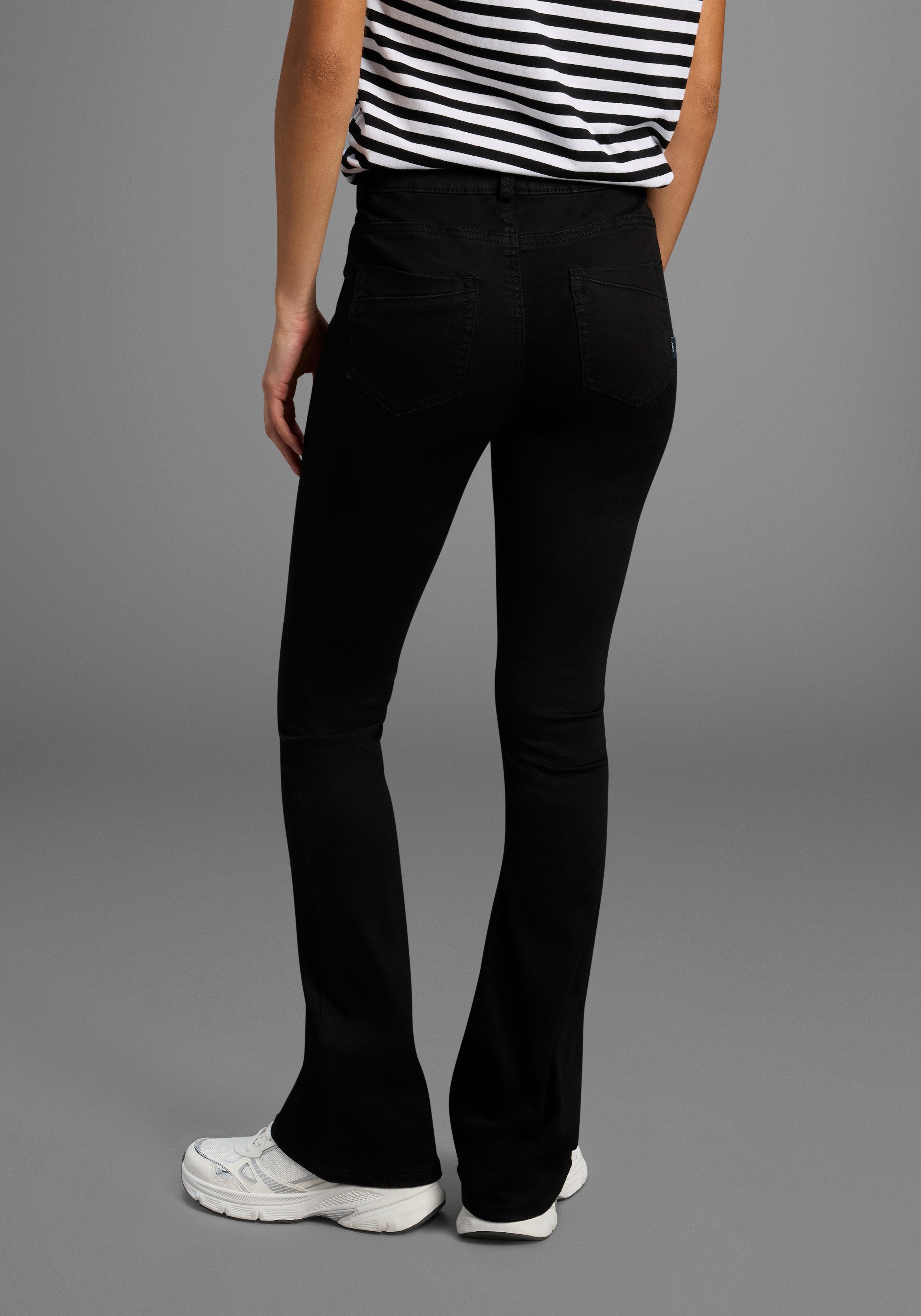 Arizona Bootcut-Jeans Ultra Stretch ausgestellte Beinform, Used-Waschung, hohe Leibhöhe
