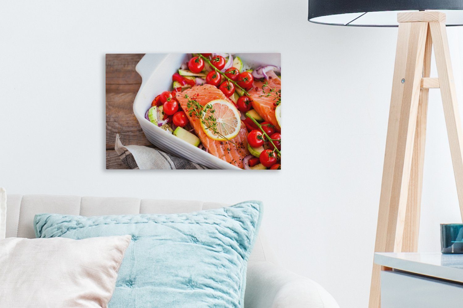 OneMillionCanvasses® cm Aufhängefertig, Leinwandbilder, Leinwandbild einer mit Scheibe Wanddeko, St), serviert Zitrone 30x20 und (1 Lachs, Kirschtomaten, Wandbild Roher