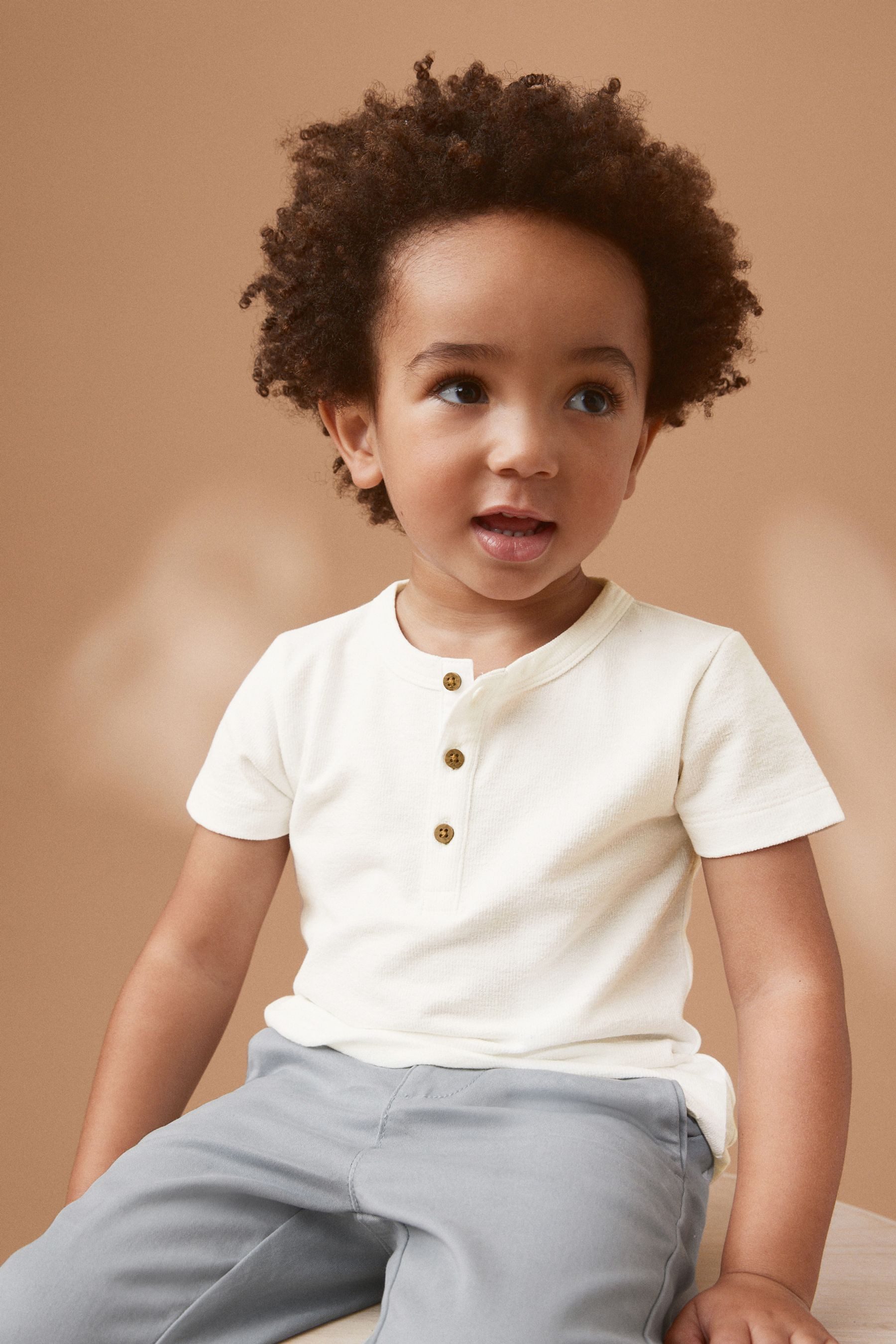 Henleyshirt Kurzarm-T-Shirt mit Henley-Ausschnitt