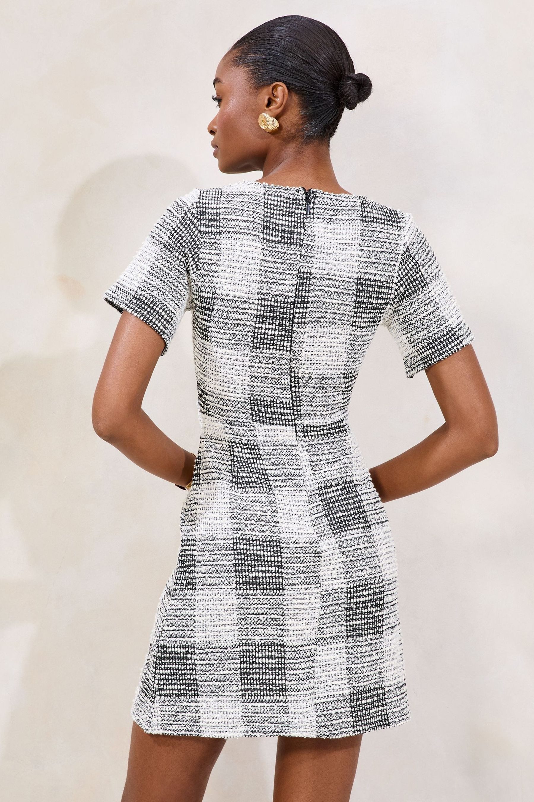 LIPSY Jerseykleid Lipsy Skater-Minikleid mit seitlichen Knöpfen (1-tlg) günstig online kaufen