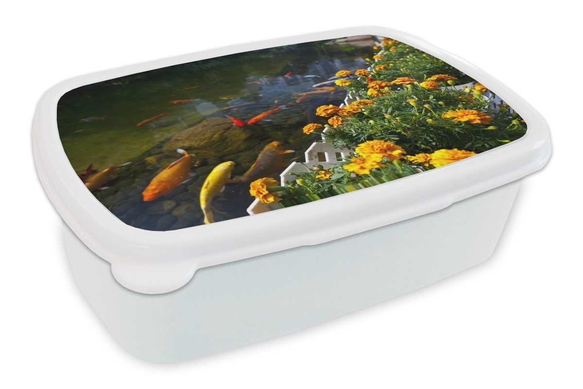 MuchoWow Lunchbox Koi-Karpfen in einem Teich mit Blumen, Kunststoff, (2-tlg), Brotbox für Kinder und Erwachsene, Brotdose, für Jungs und Mädchen weiß