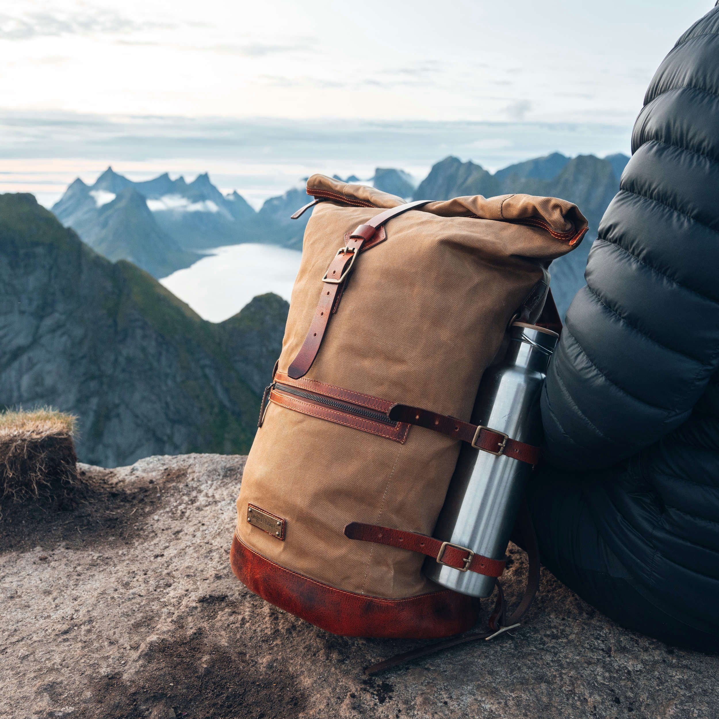 DRAKENSBERG Rucksack Seesack »Dale« Khaki-Sand, wetterfester großer Vintage Rucksack aus gewachstem Canvas und Leder