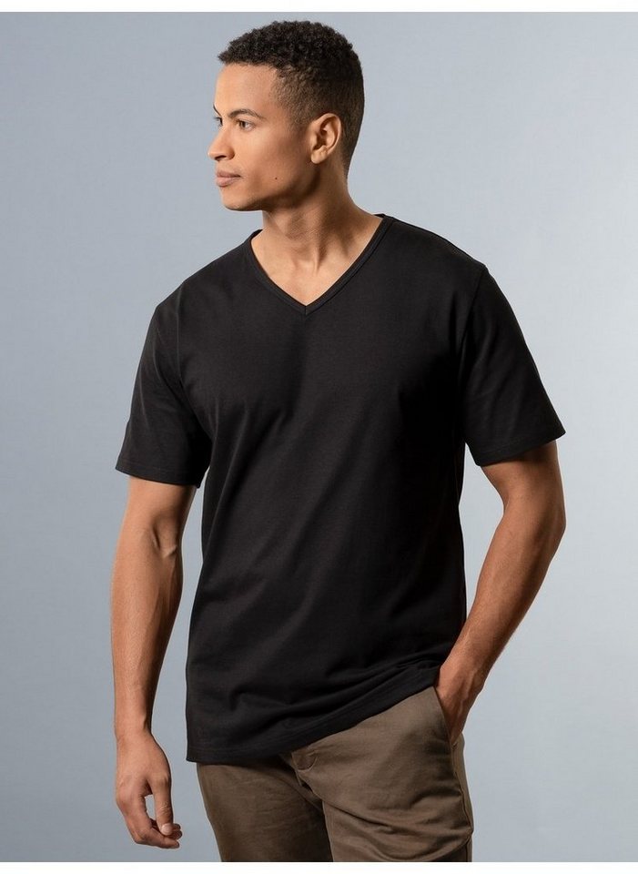 Trigema T-Shirt TRIGEMA V-Shirt aus 100% Bio-Baumwolle (kbA), Gestickte  TRIGEMA-Schwinge auf rechtem Arm