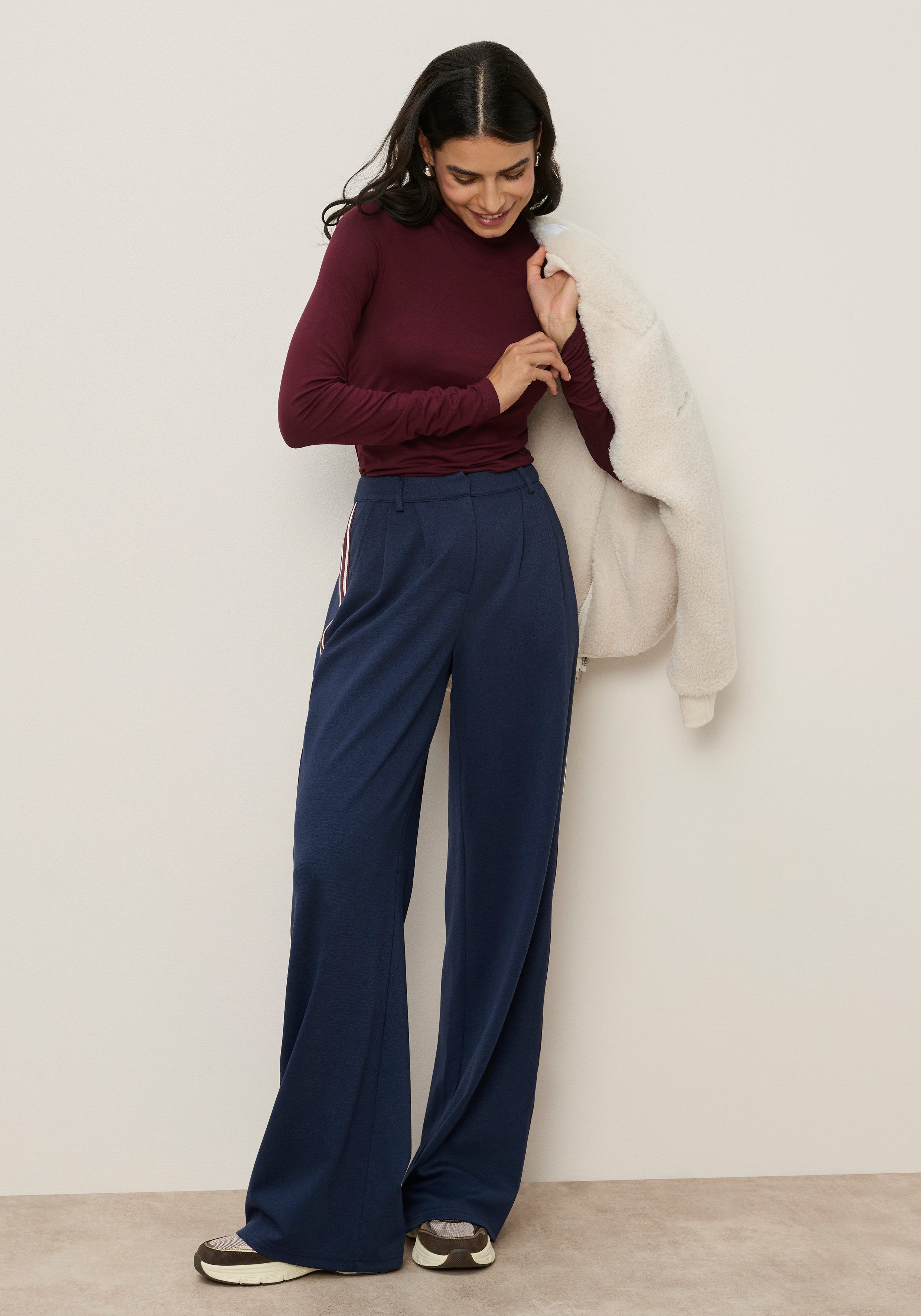 Zum Outfit 12